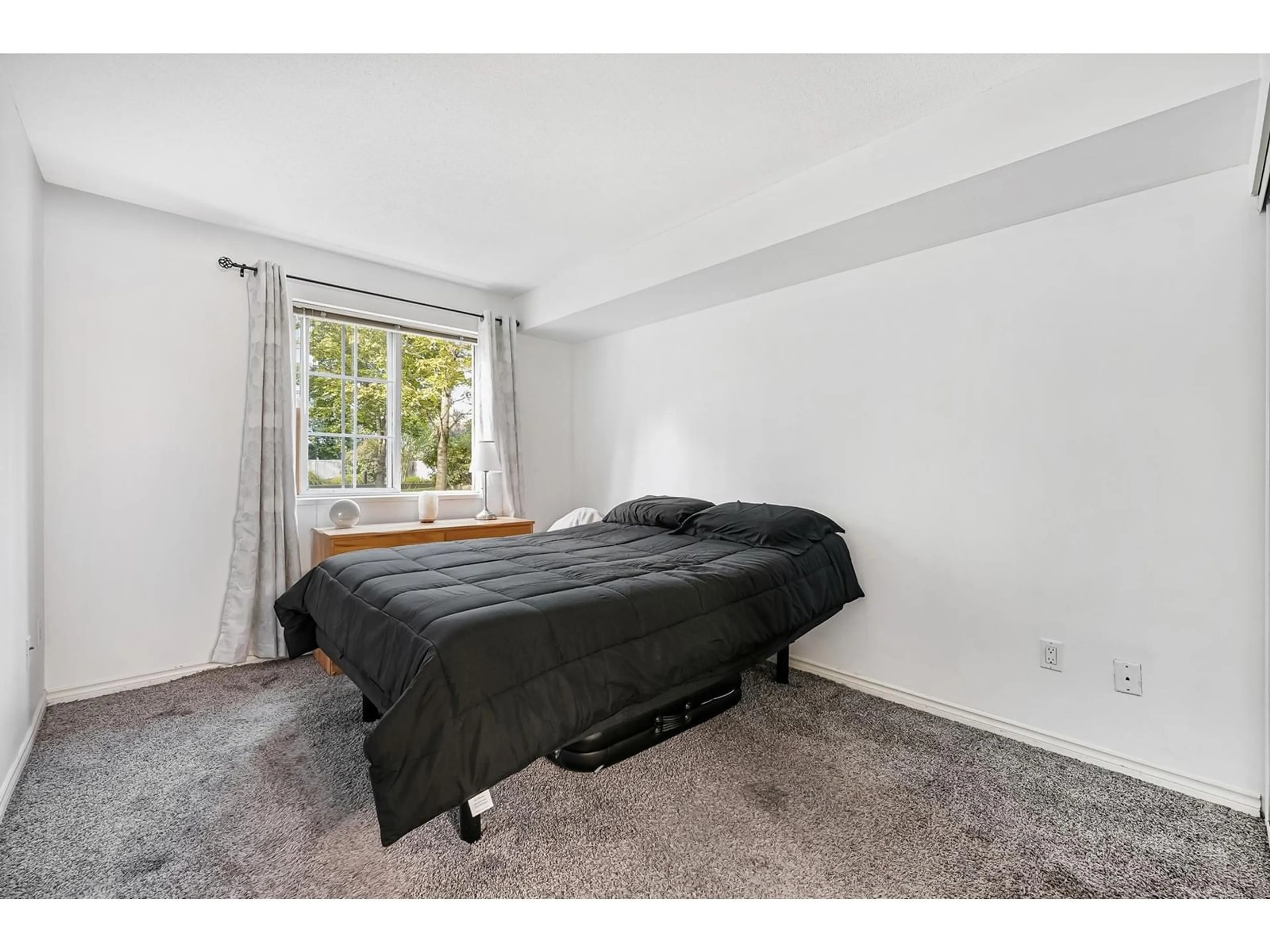 A pic of a room for 101 14877 100 AVENUE, Surrey British Columbia V3R3H1