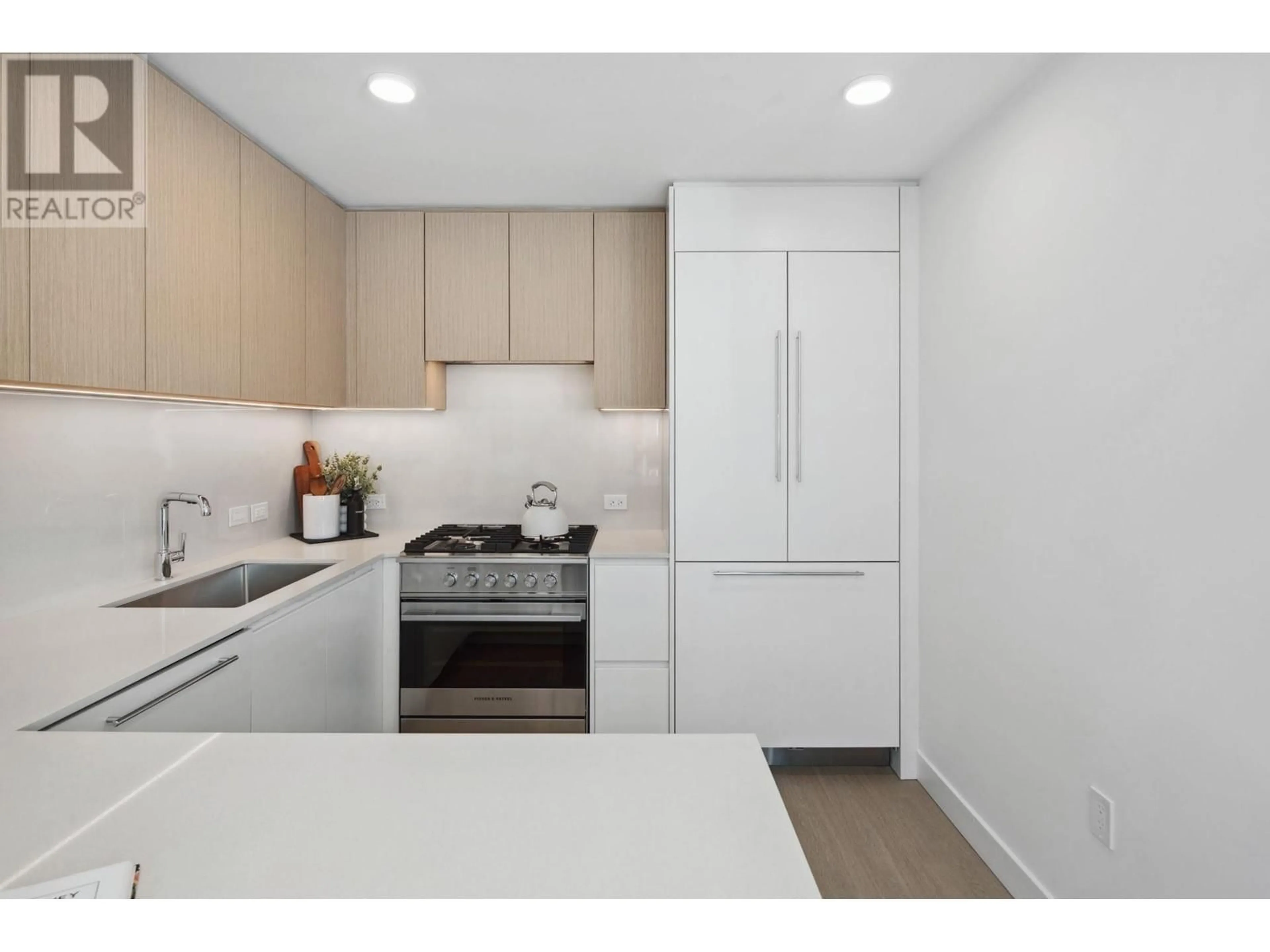 Standard kitchen, unknown for 243 1014 W 47TH AVENUE, Vancouver British Columbia V6M0E3