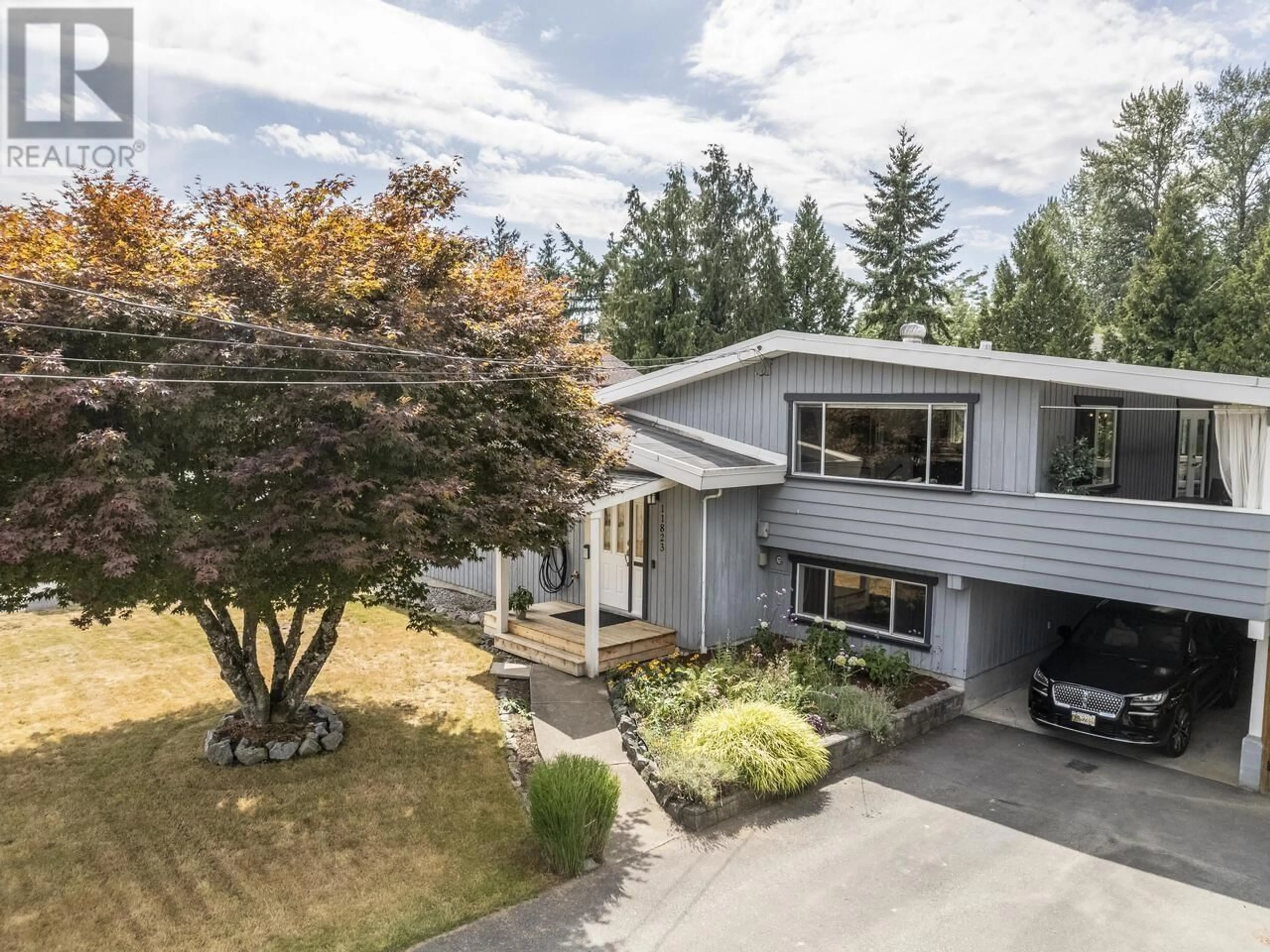 A pic from outside/outdoor area/front of a property/back of a property/a pic from drone, street for 11823 STEPHENS STREET, Maple Ridge British Columbia V2X6S2