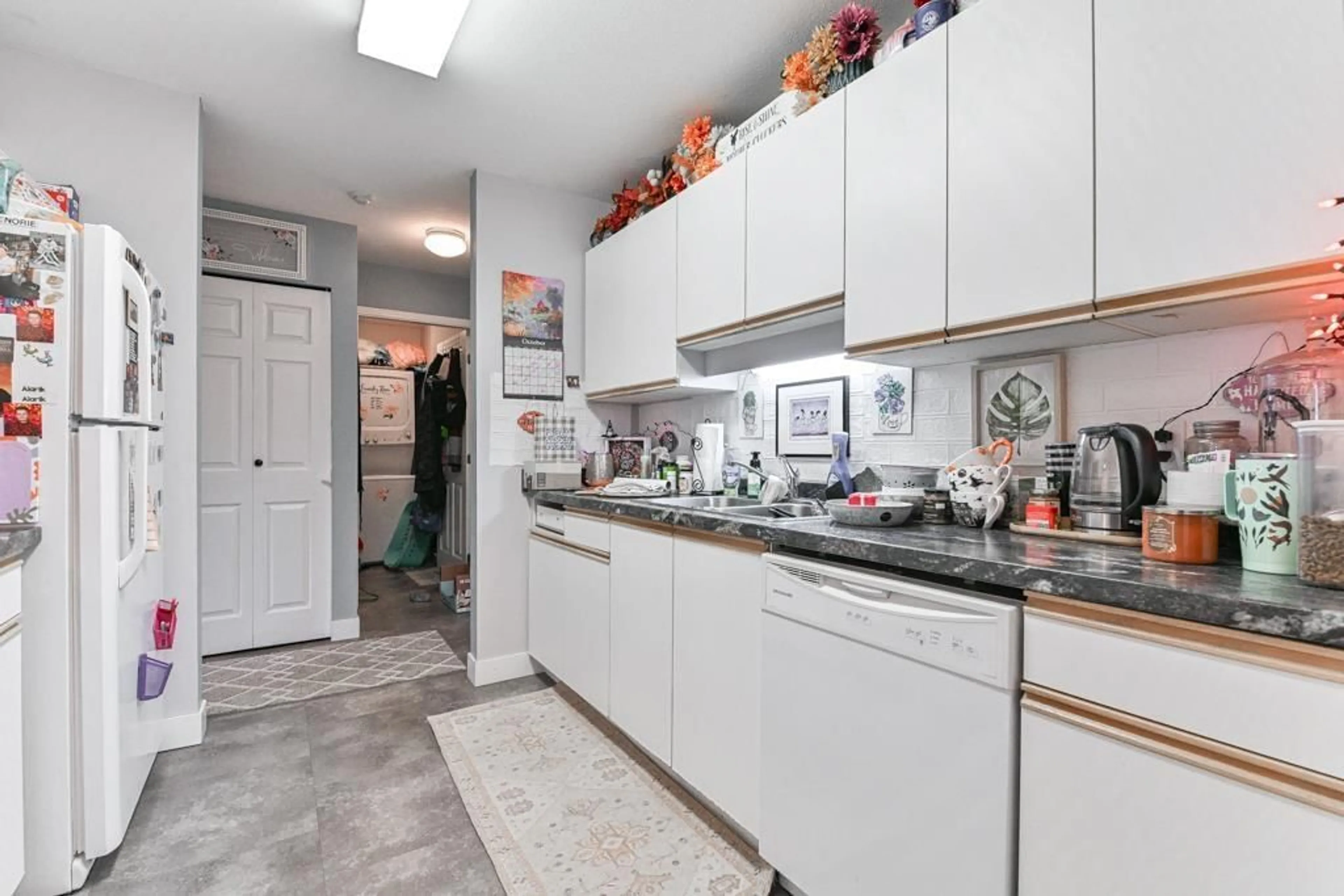 Standard kitchen, ceramic/tile floor for 204 45222 WATSON ROAD, Sardis British Columbia V2R3J4