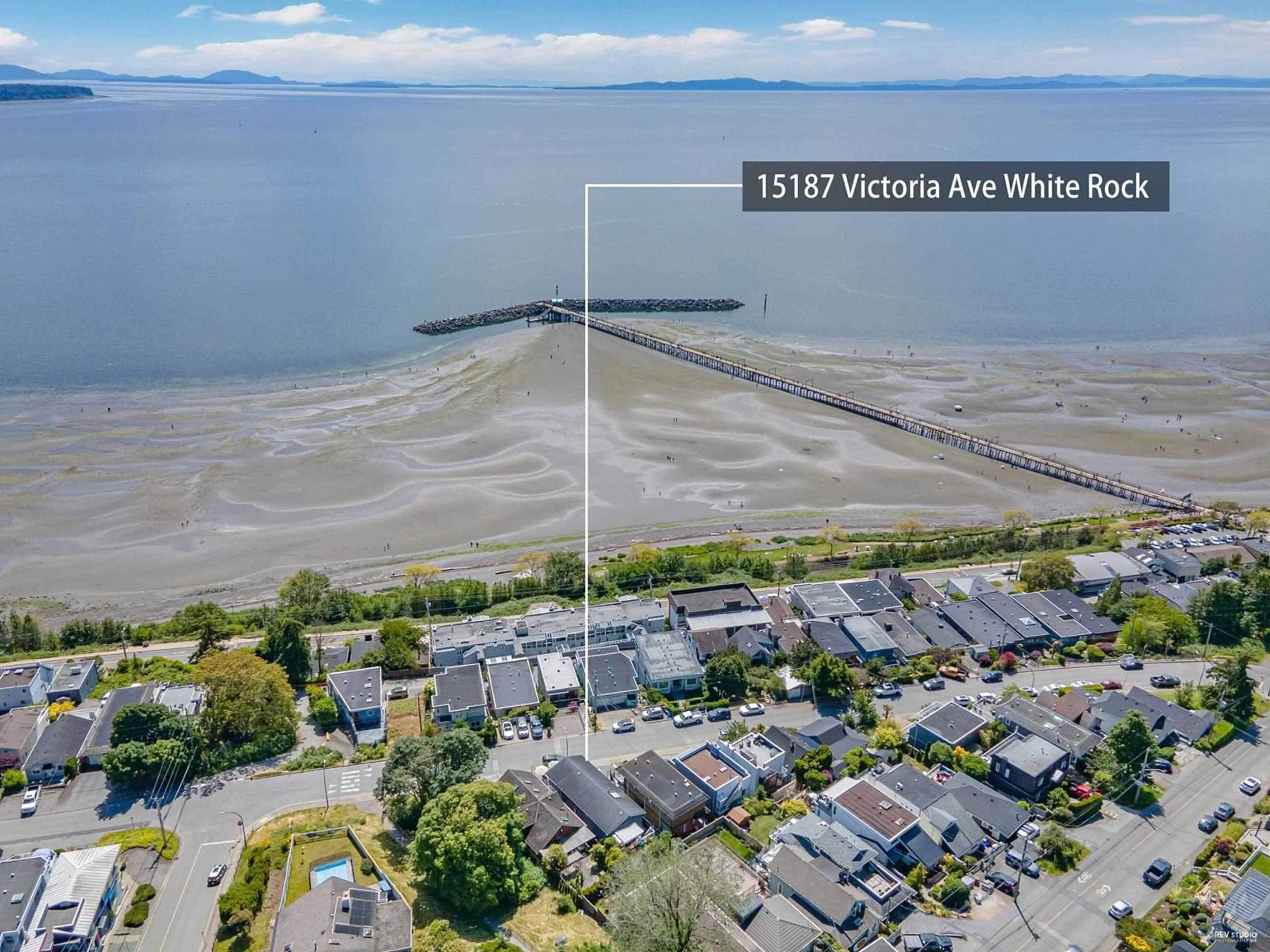 A pic from outside/outdoor area/front of a property/back of a property/a pic from drone, water/lake/river/ocean view for 15187 VICTORIA AVENUE, White Rock British Columbia V4B1G5