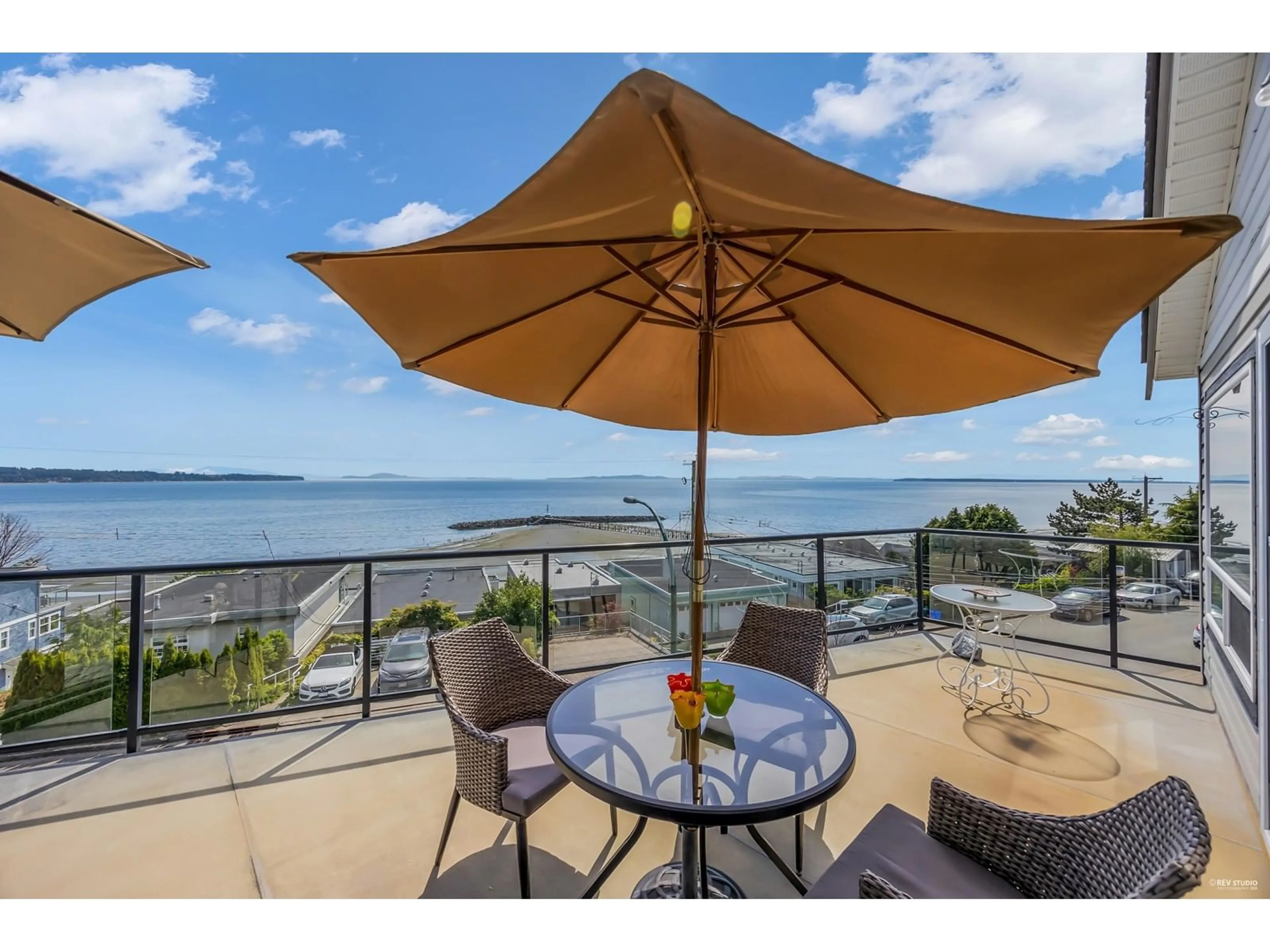 Patio, water/lake/river/ocean view for 15187 VICTORIA AVENUE, White Rock British Columbia V4B1G5