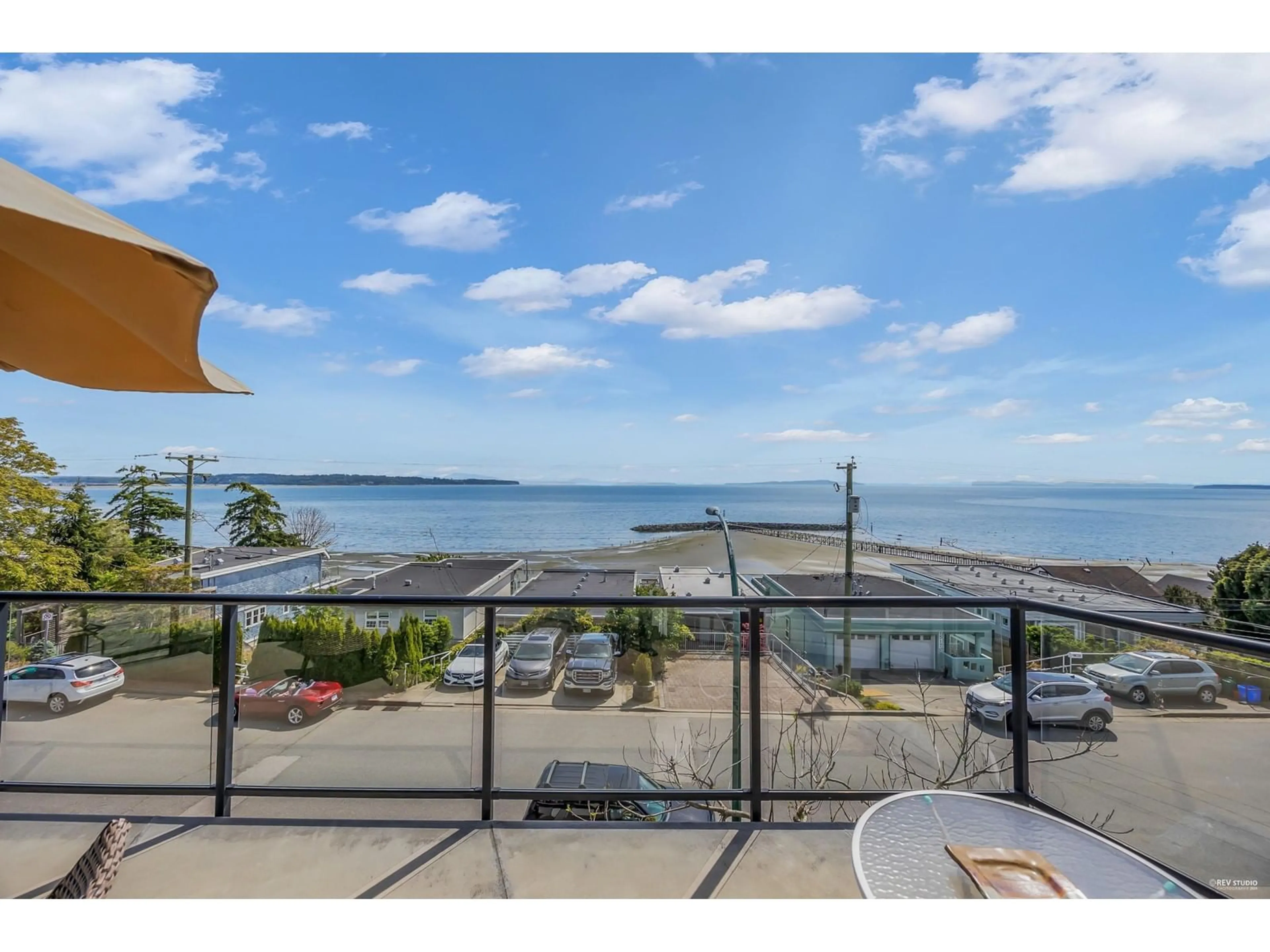 Patio, water/lake/river/ocean view for 15187 VICTORIA AVENUE, White Rock British Columbia V4B1G5