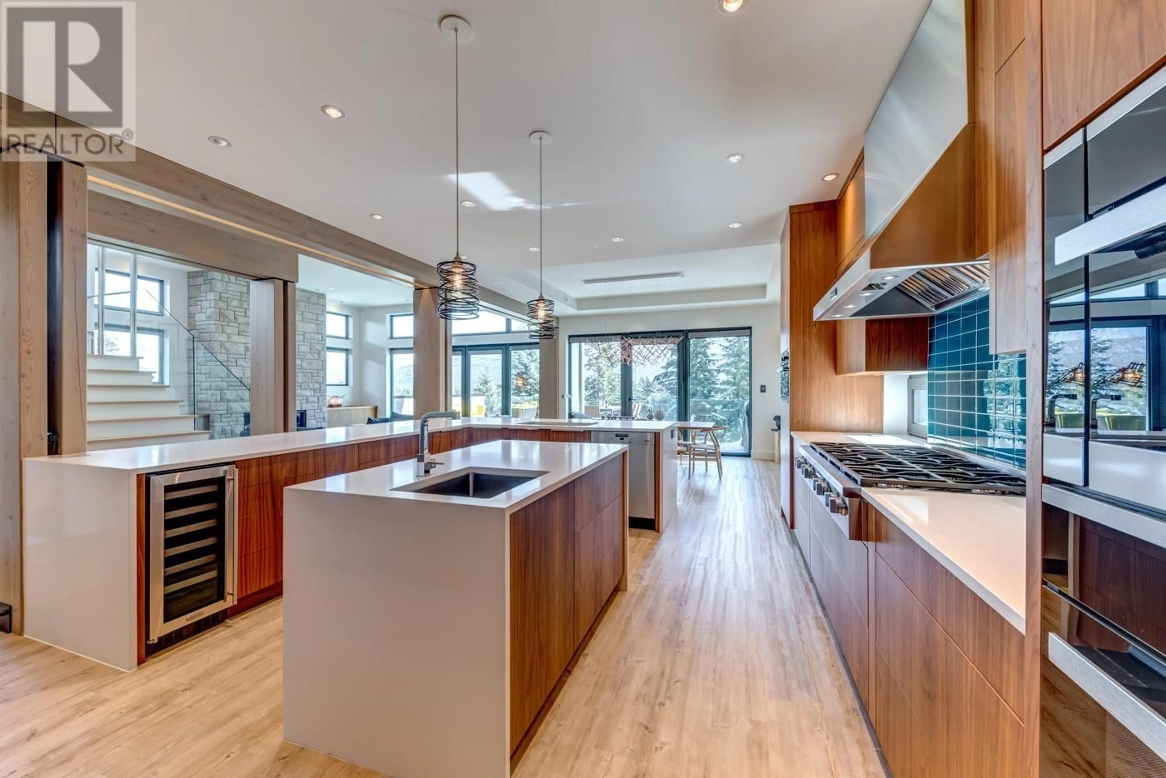 Contemporary kitchen, unknown for 3418 BLUEBERRY DRIVE, Whistler British Columbia V8E0B9