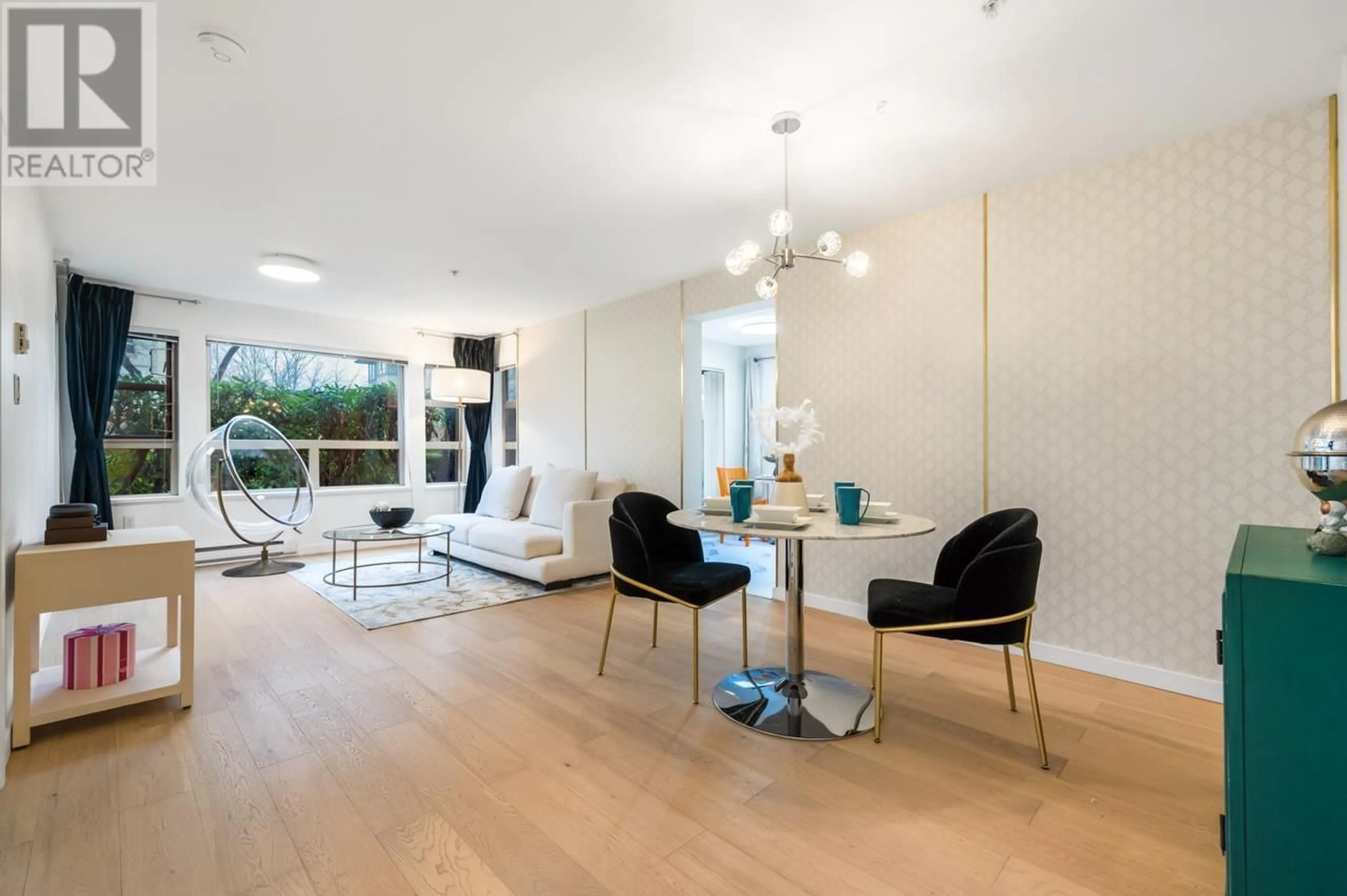 Living room with furniture, wood/laminate floor for 5114 5111 GARDEN CITY ROAD, Richmond British Columbia V6X4H4