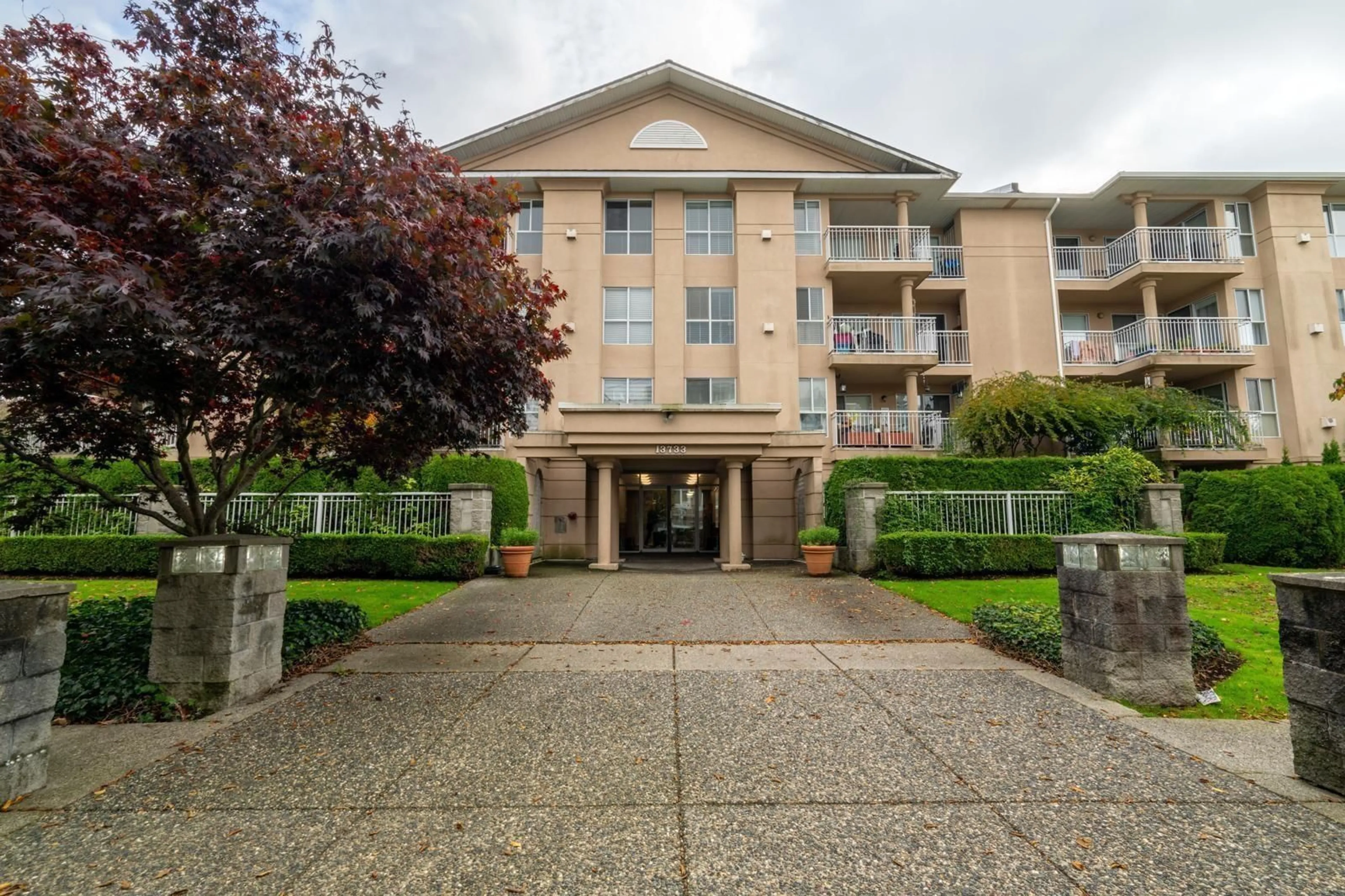 Indoor foyer for 104 13733 74 AVENUE, Surrey British Columbia V3W1B8