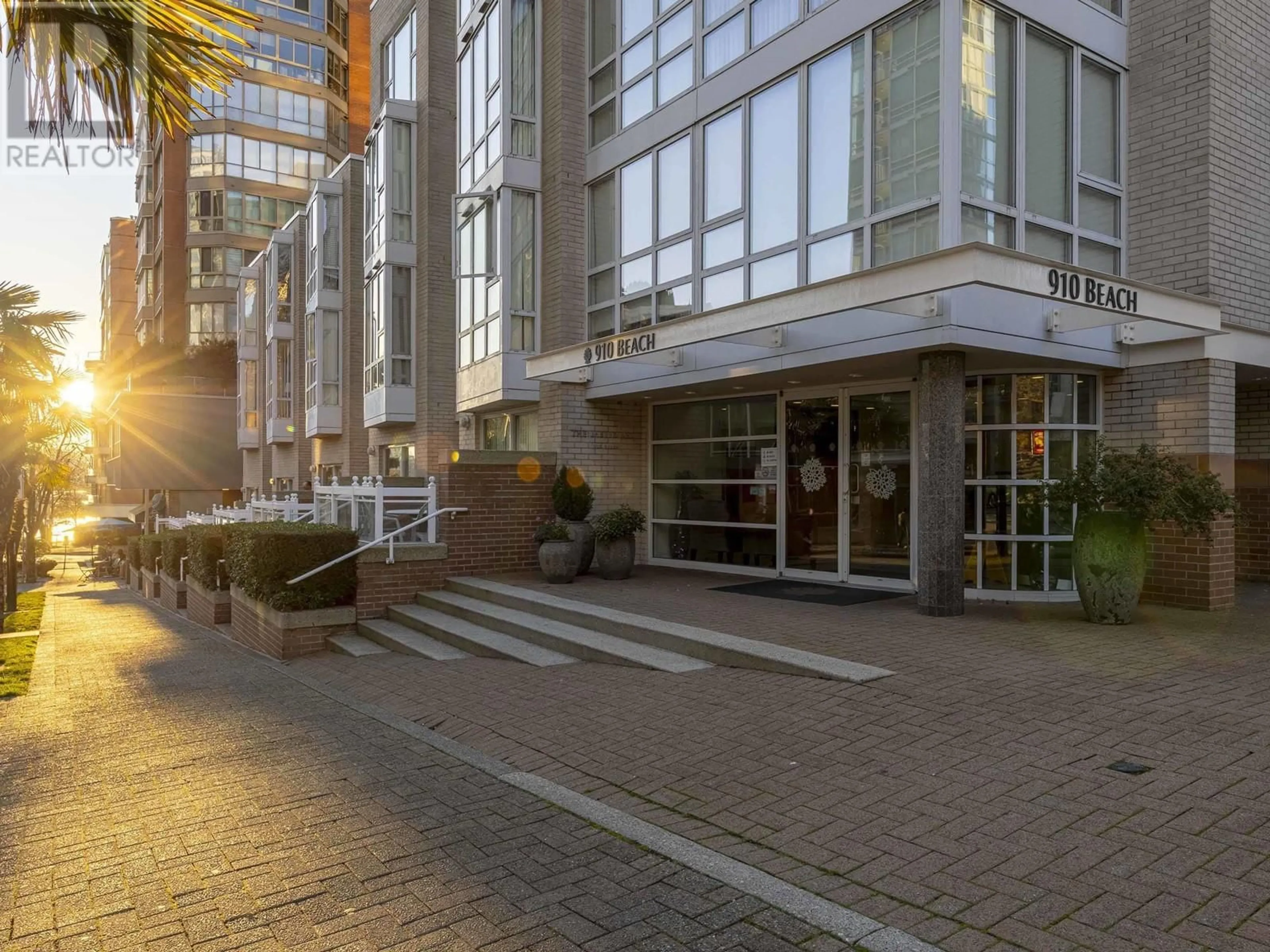 Indoor foyer for 403 910 BEACH AVENUE, Vancouver British Columbia V6Z2W7