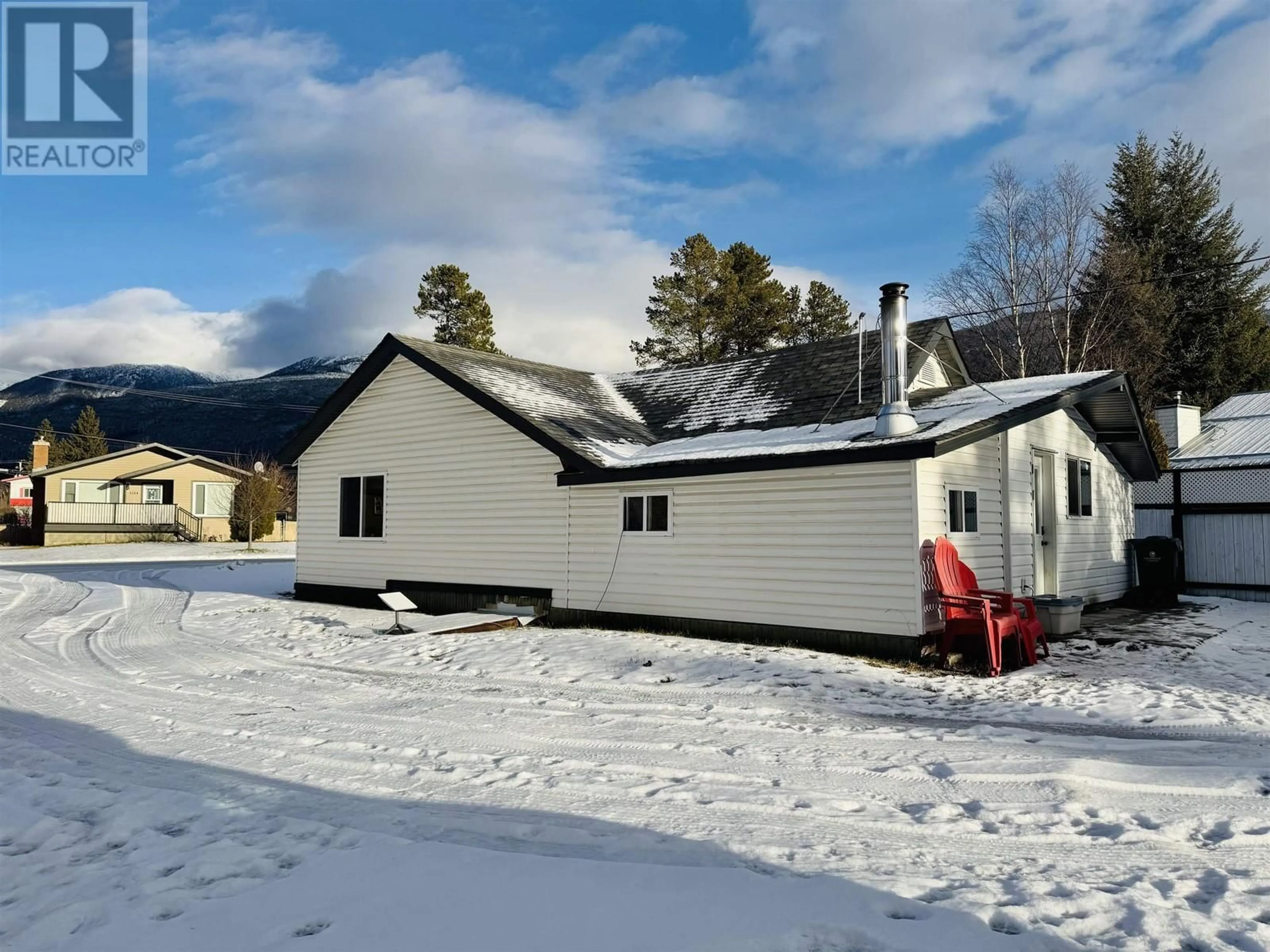 A pic from outside/outdoor area/front of a property/back of a property/a pic from drone, unknown for 1245 6TH AVENUE, Valemount British Columbia V0E2Z0