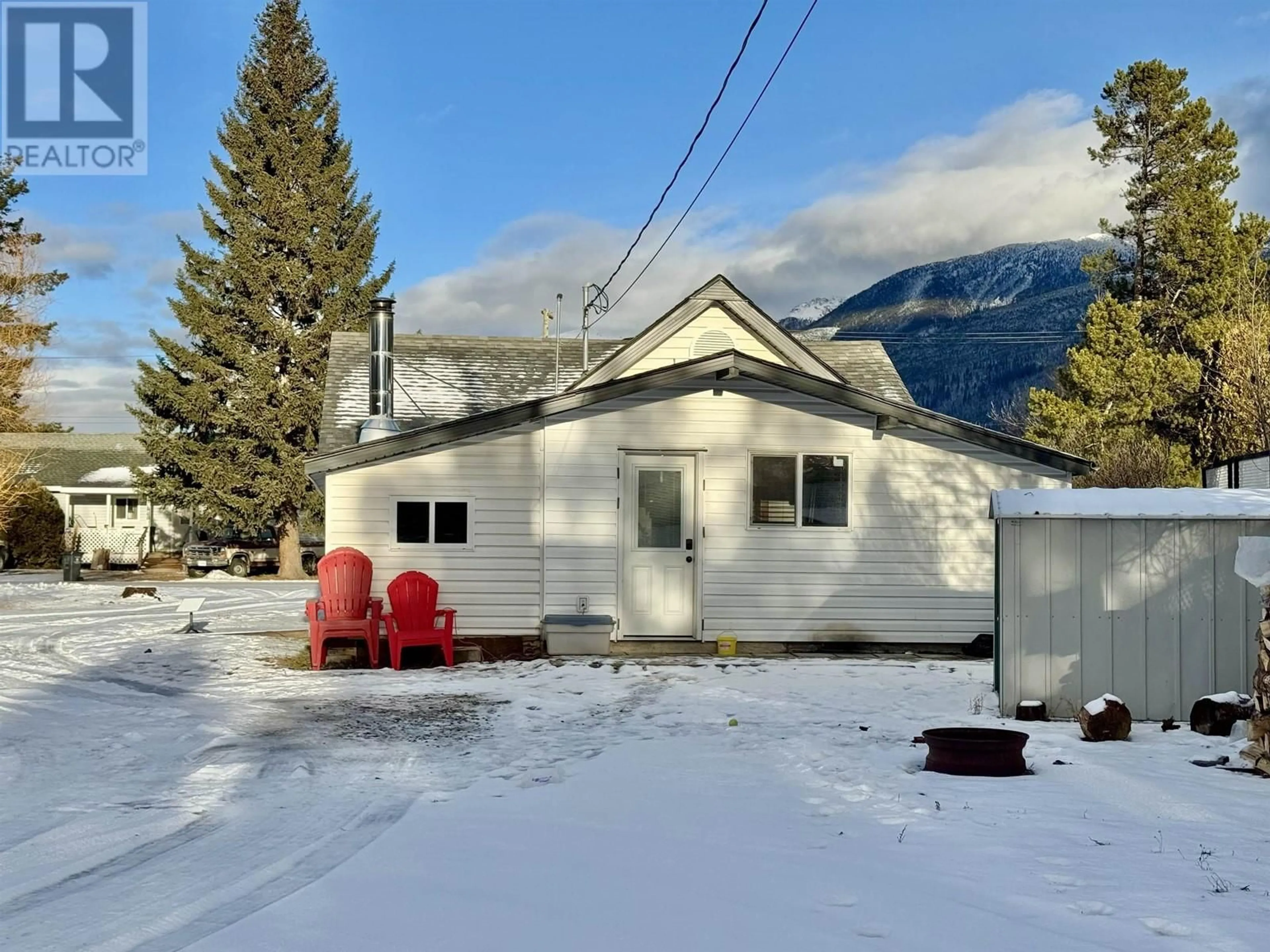 A pic from outside/outdoor area/front of a property/back of a property/a pic from drone, mountain view for 1245 6TH AVENUE, Valemount British Columbia V0E2Z0