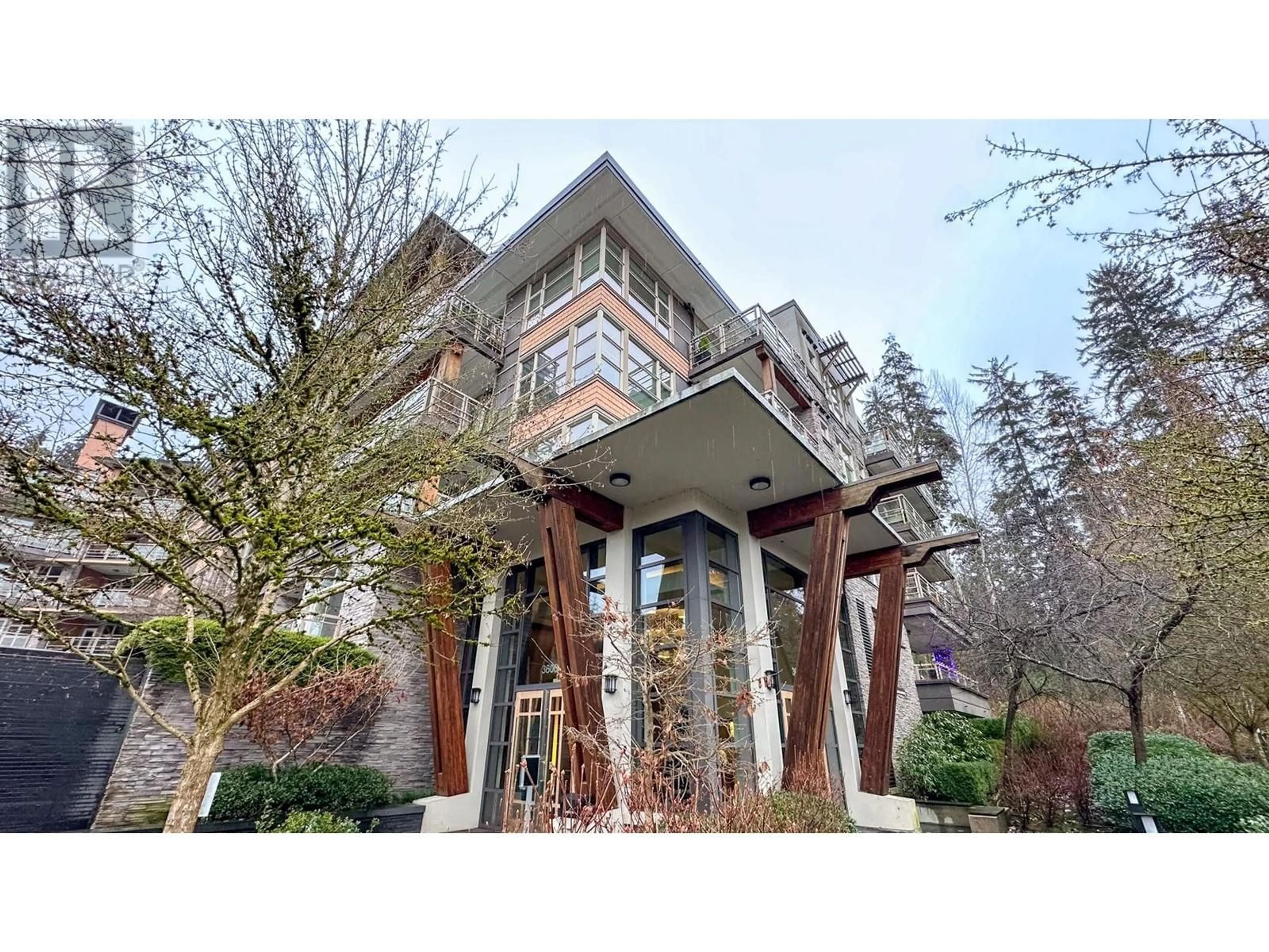 Indoor foyer for 311 3606 ALDERCREST DRIVE, North Vancouver British Columbia V7G0A3