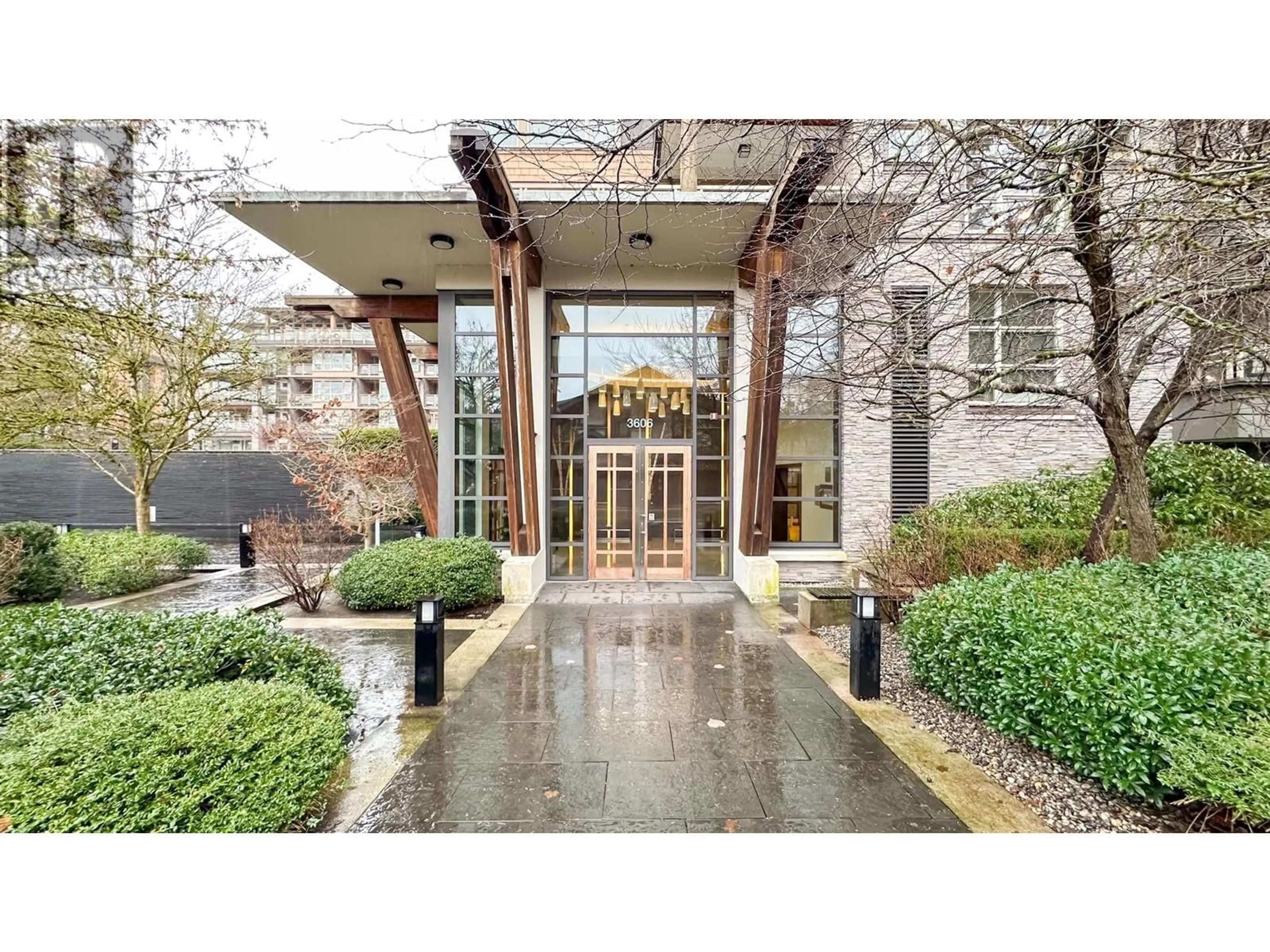 Indoor foyer for 311 3606 ALDERCREST DRIVE, North Vancouver British Columbia V7G0A3