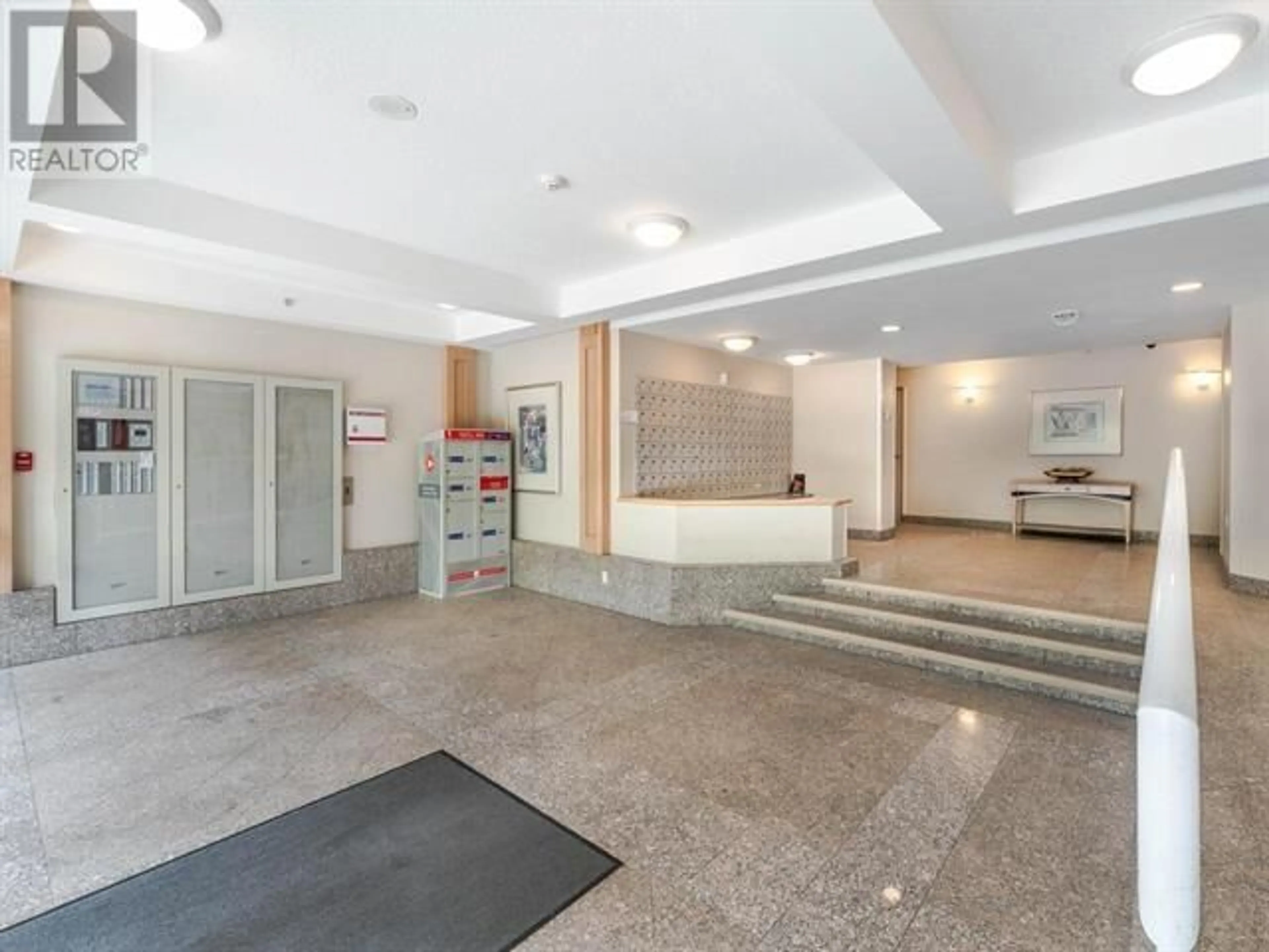 Indoor foyer for 610 3455 ASCOT PLACE, Vancouver British Columbia V5R6B7