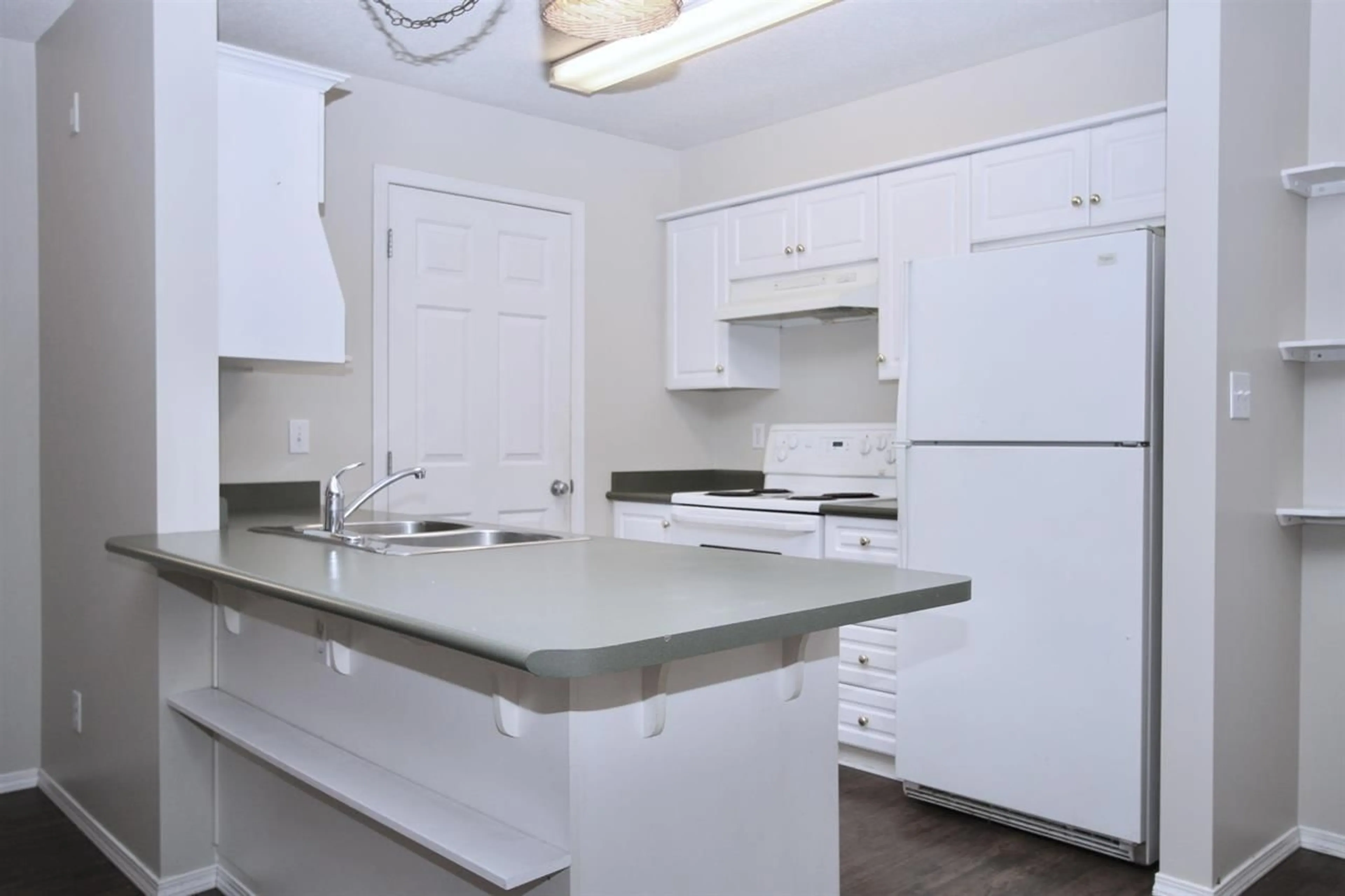 Standard kitchen, unknown for 105 2350 WESTERLY STREET, Abbotsford British Columbia V2T6T7