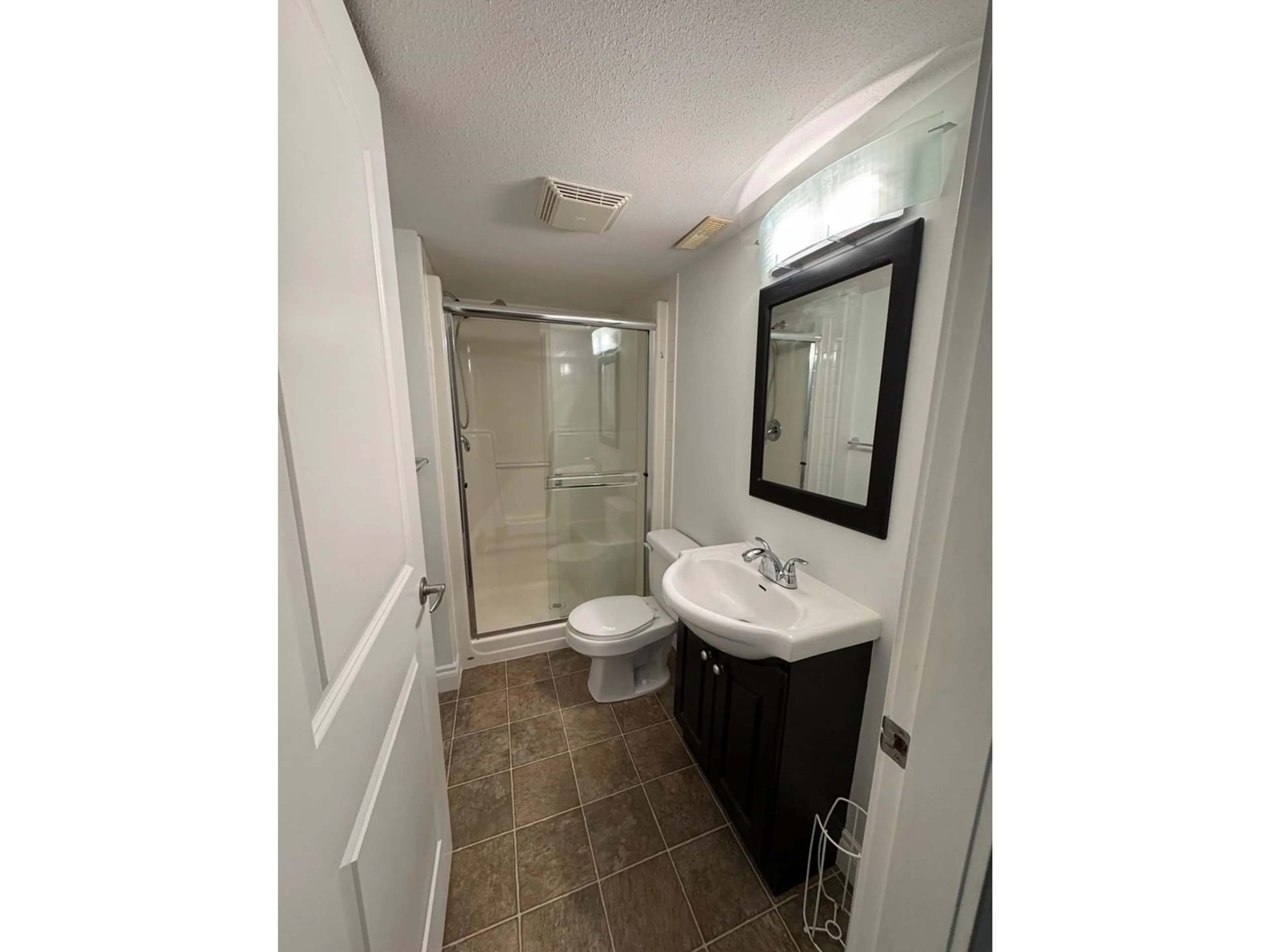 Standard bathroom, ceramic/tile floor for 6621 192A STREET, Surrey British Columbia V4N0B9