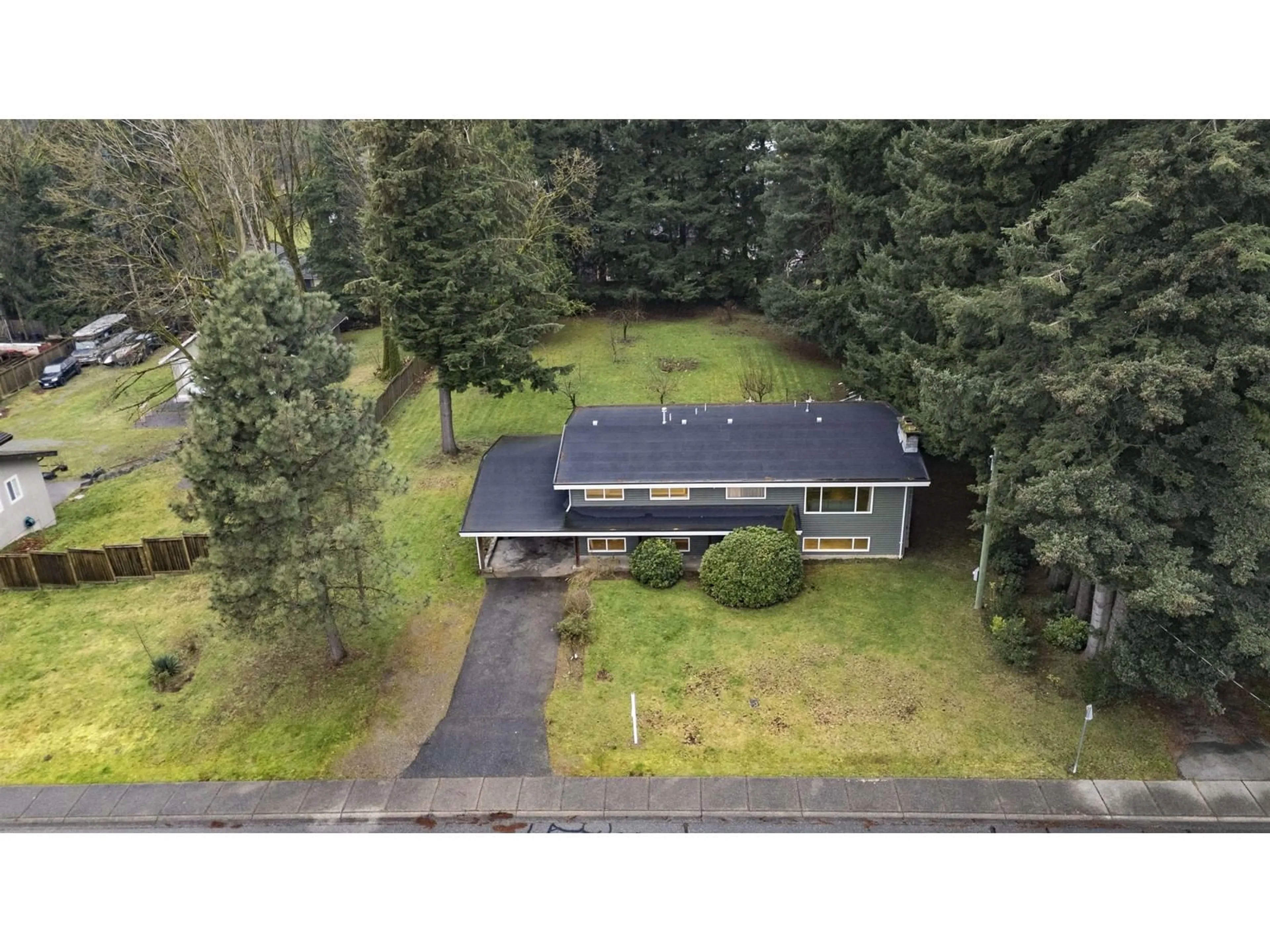 A pic from outside/outdoor area/front of a property/back of a property/a pic from drone, unknown for 2151 MARTENS STREET, Abbotsford British Columbia V2T6M6