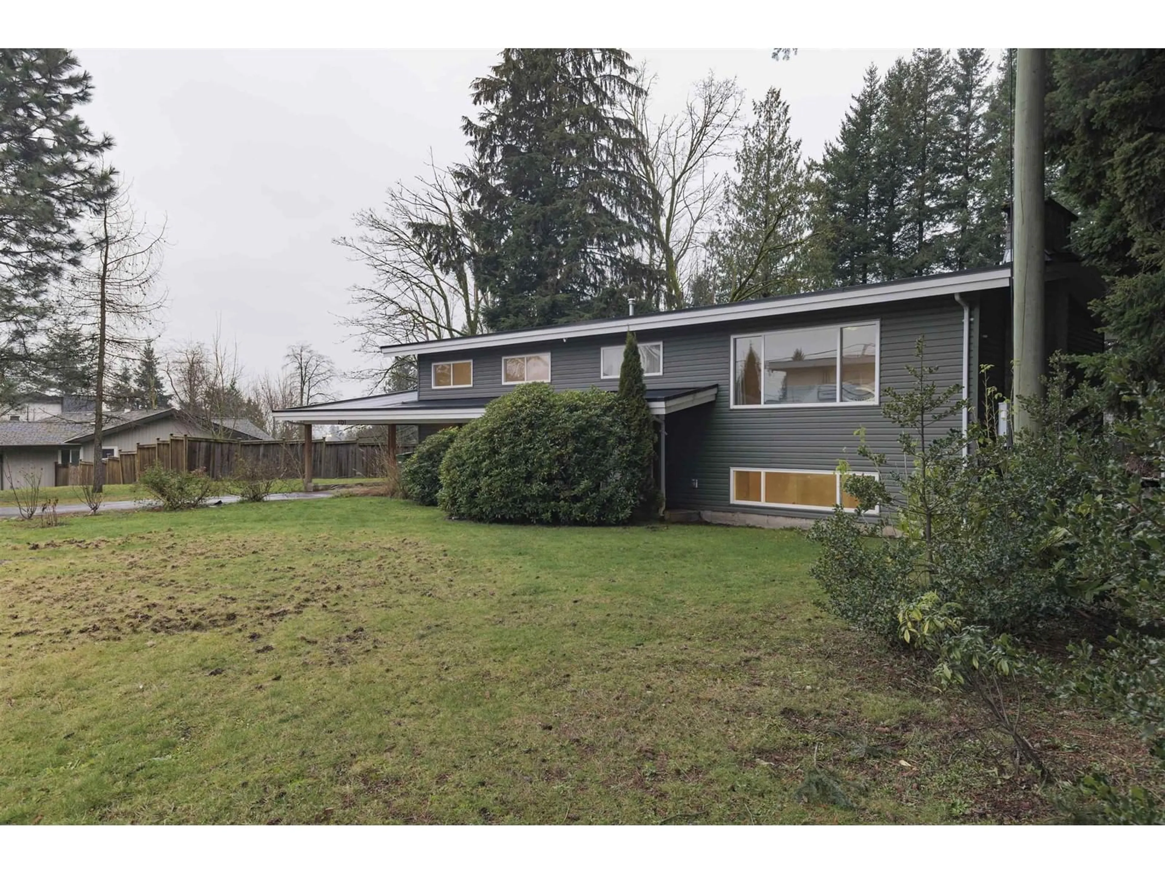 A pic from outside/outdoor area/front of a property/back of a property/a pic from drone, unknown for 2151 MARTENS STREET, Abbotsford British Columbia V2T6M6