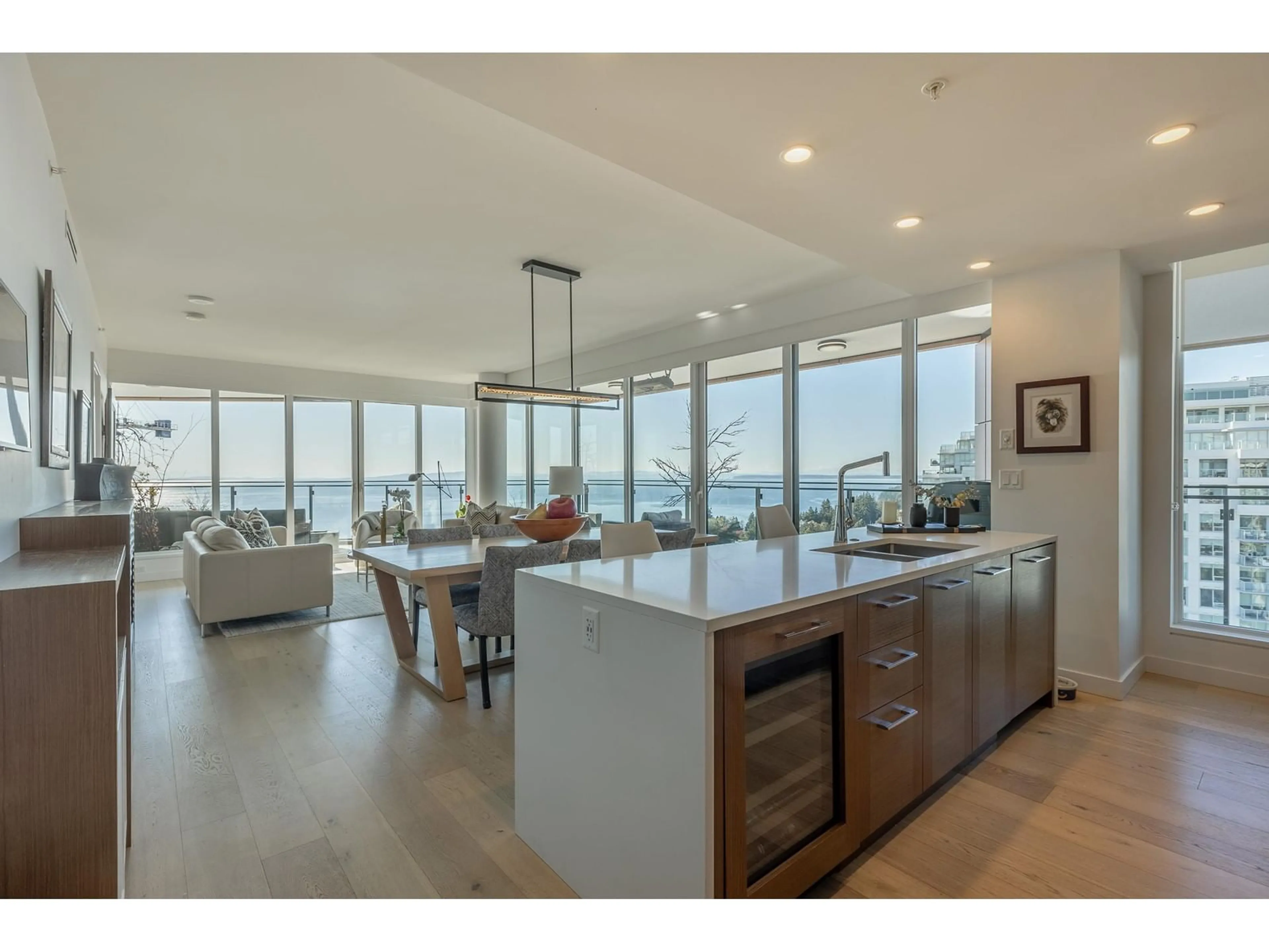 Open concept kitchen, unknown for PH5 - 1439 GEORGE, White Rock British Columbia V4B0B9