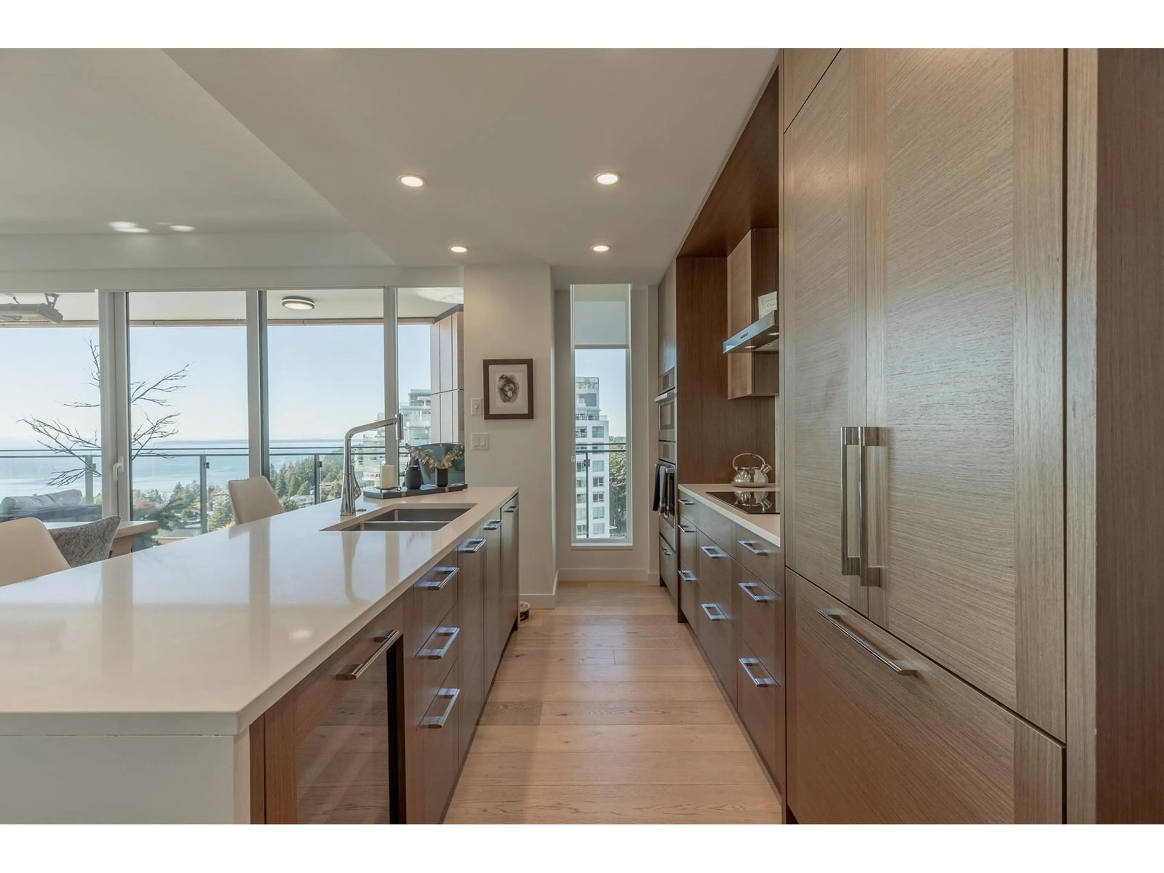 Contemporary kitchen, ceramic/tile floor for PH5 - 1439 GEORGE, White Rock British Columbia V4B0B9