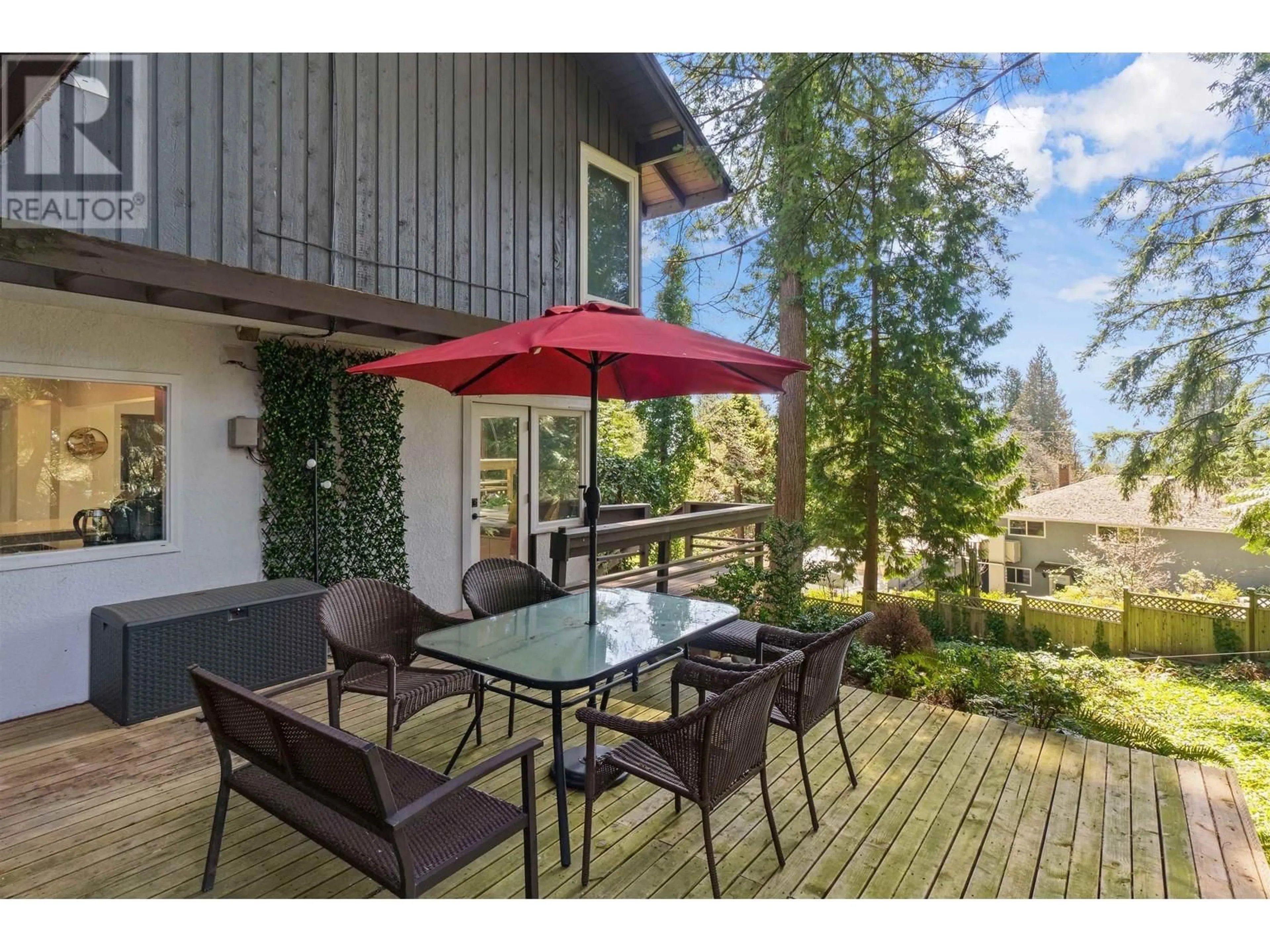 Patio, street for 615 E KINGS ROAD, North Vancouver British Columbia V7N1J4