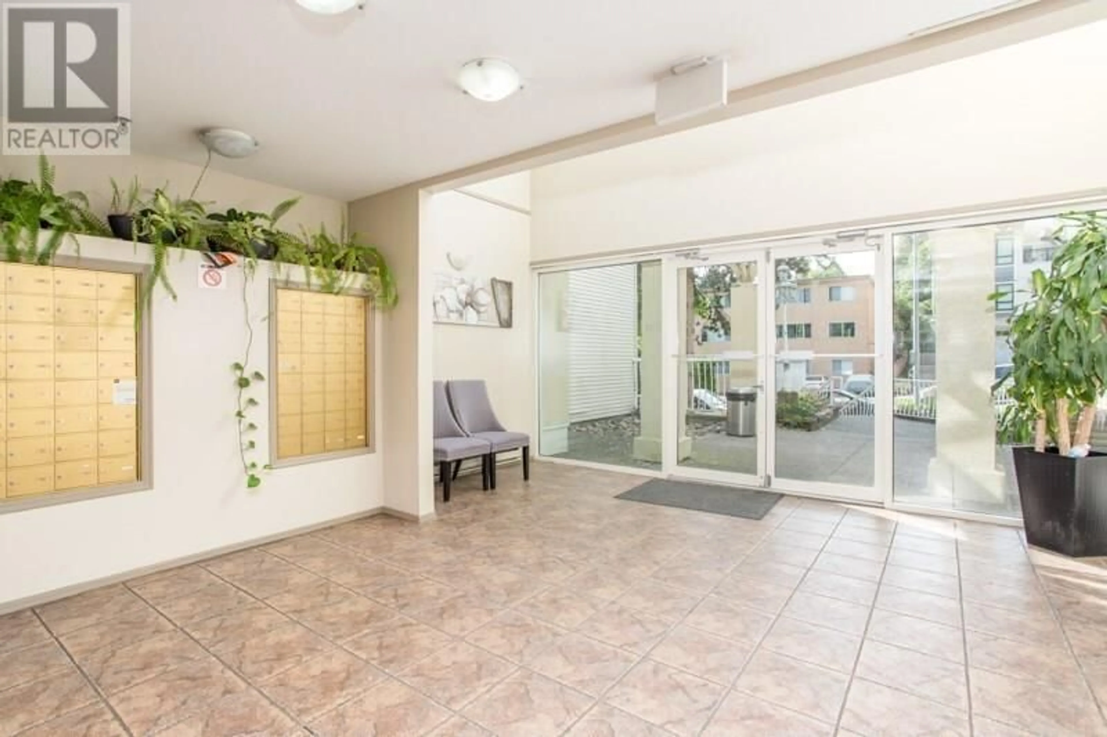 Indoor foyer for 503 1310 CARIBOO STREET, New Westminster British Columbia V3M1X2