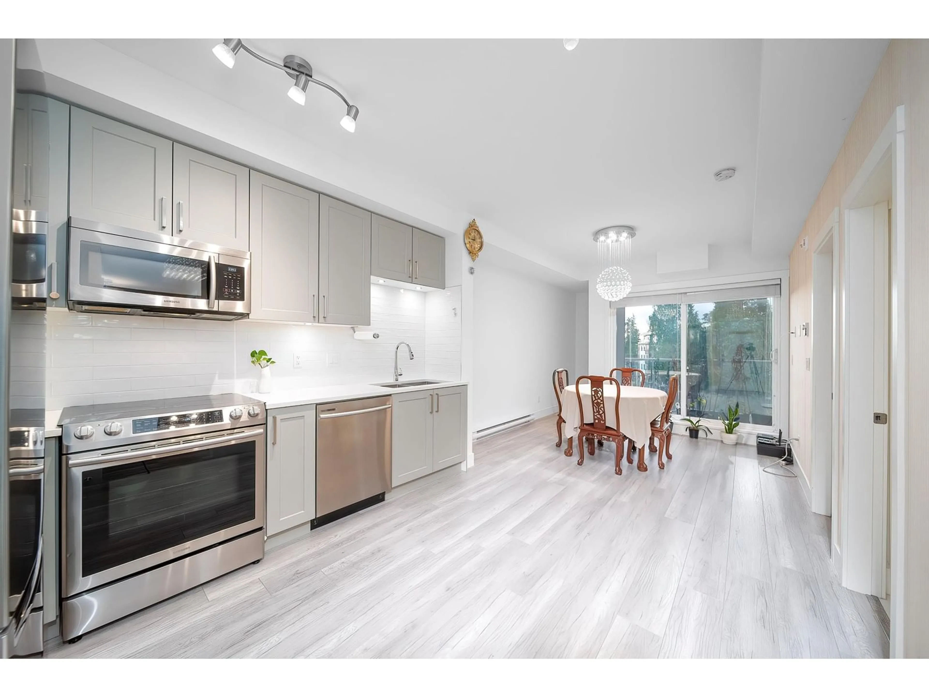 Open concept kitchen, unknown for 306 9689 140 STREET, Surrey British Columbia V3T0P3