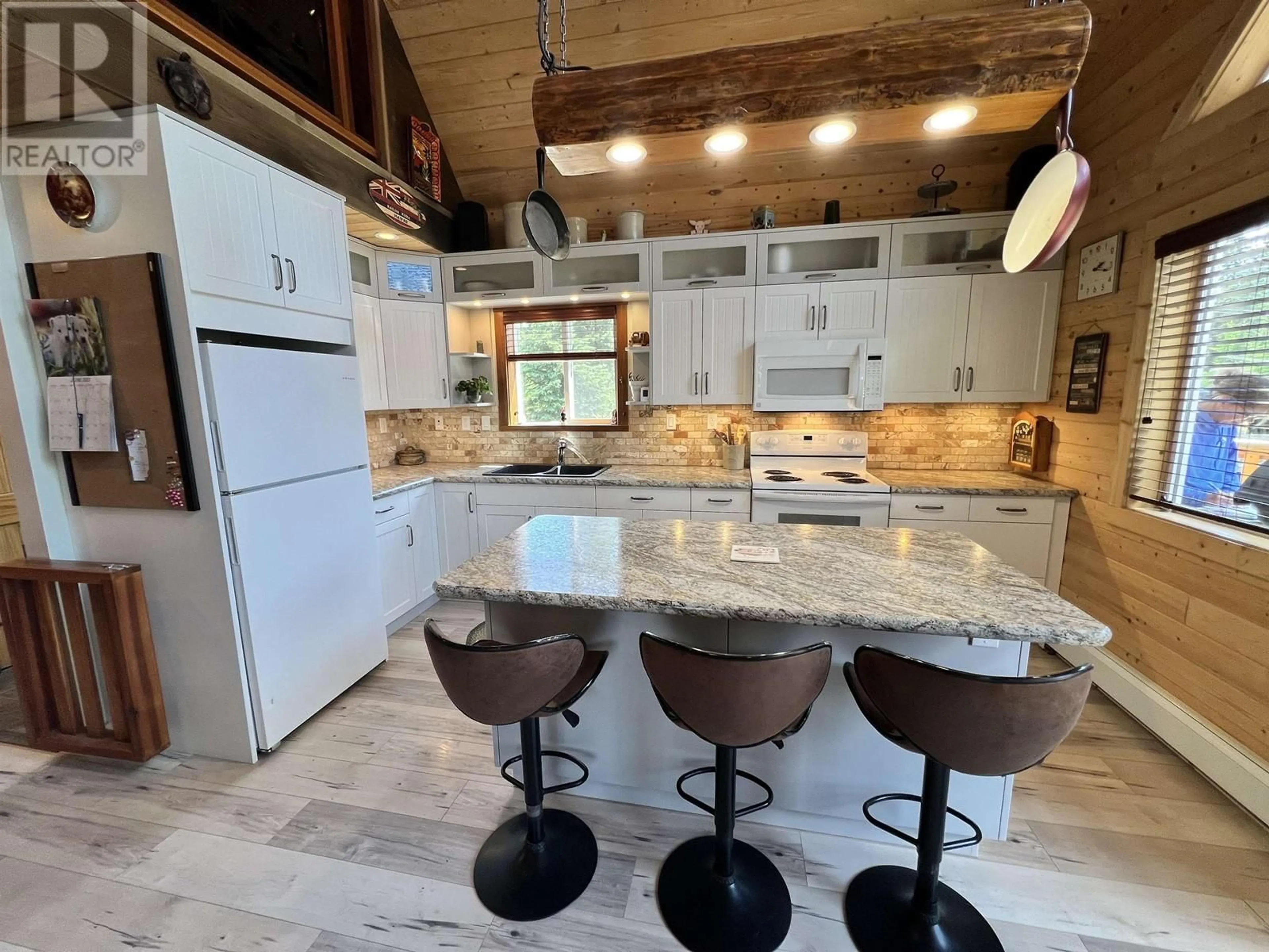 Open concept kitchen, unknown for 7475 GAUTHIER ROAD, Deka Lake / Sulphurous / Hathaway Lakes British Columbia V0K1X3