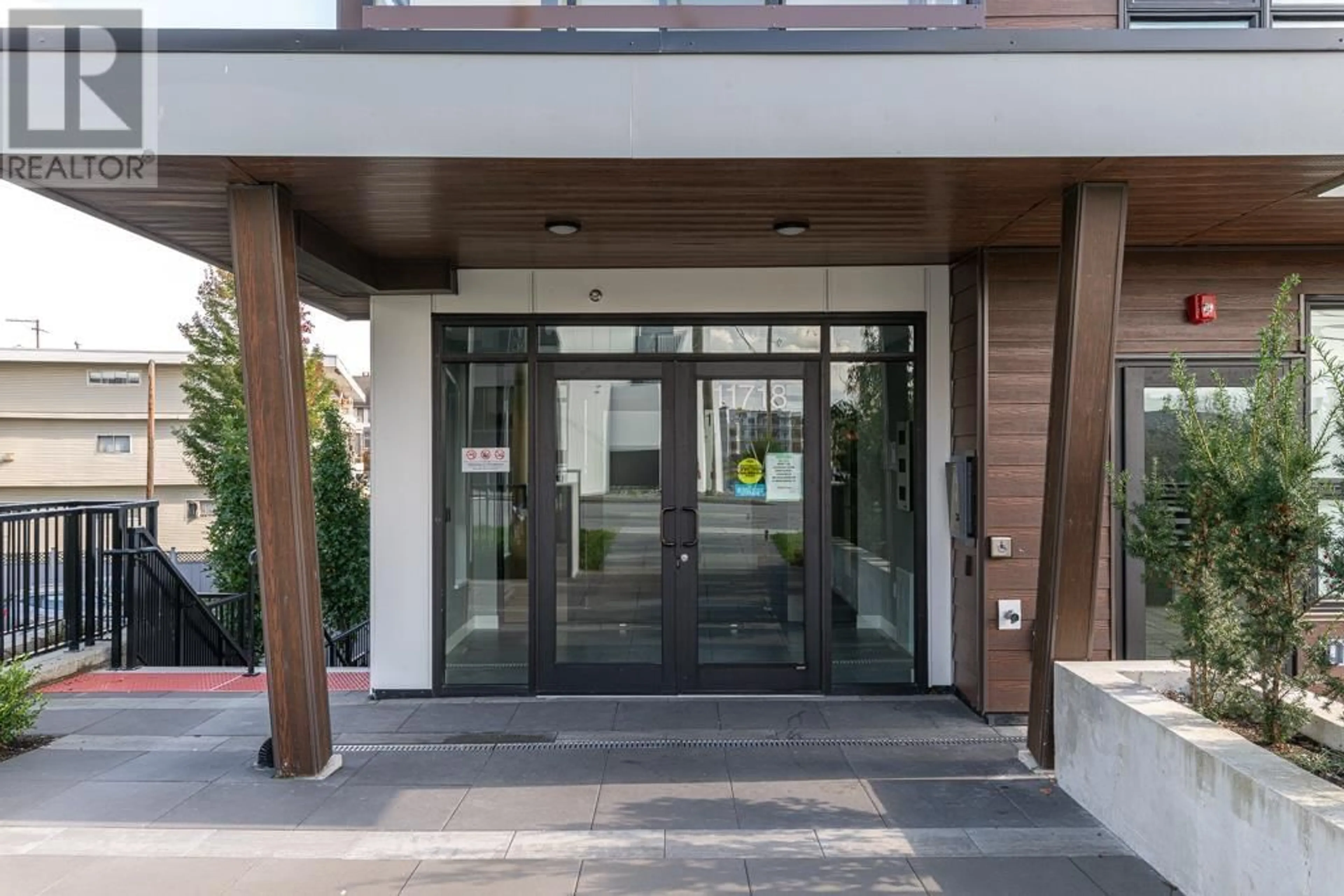 Indoor foyer for 104 11718 224 STREET, Maple Ridge British Columbia V2X6A2