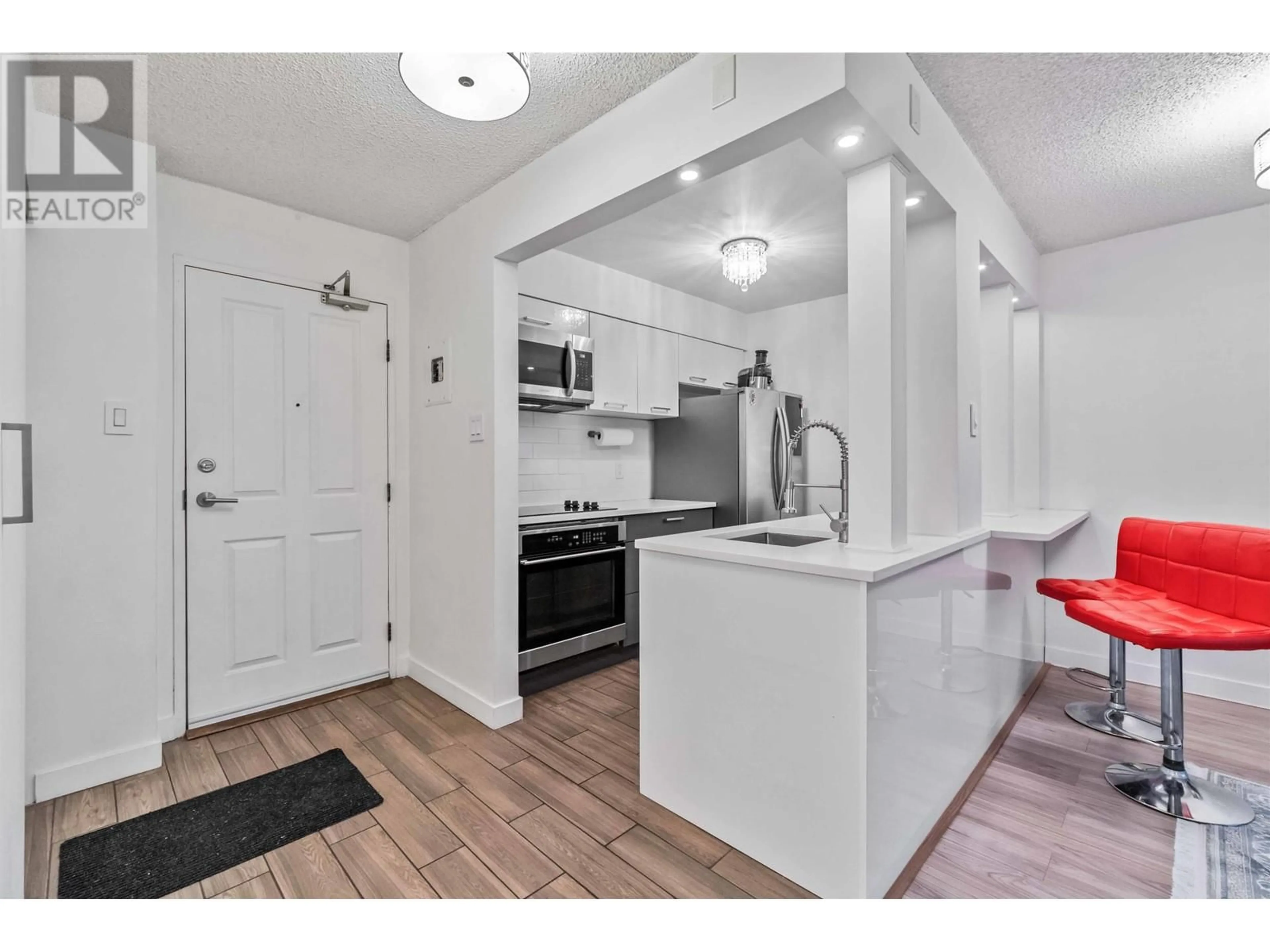 Open concept kitchen, unknown for 506 2004 FULLERTON AVENUE, North Vancouver British Columbia V7P3G8