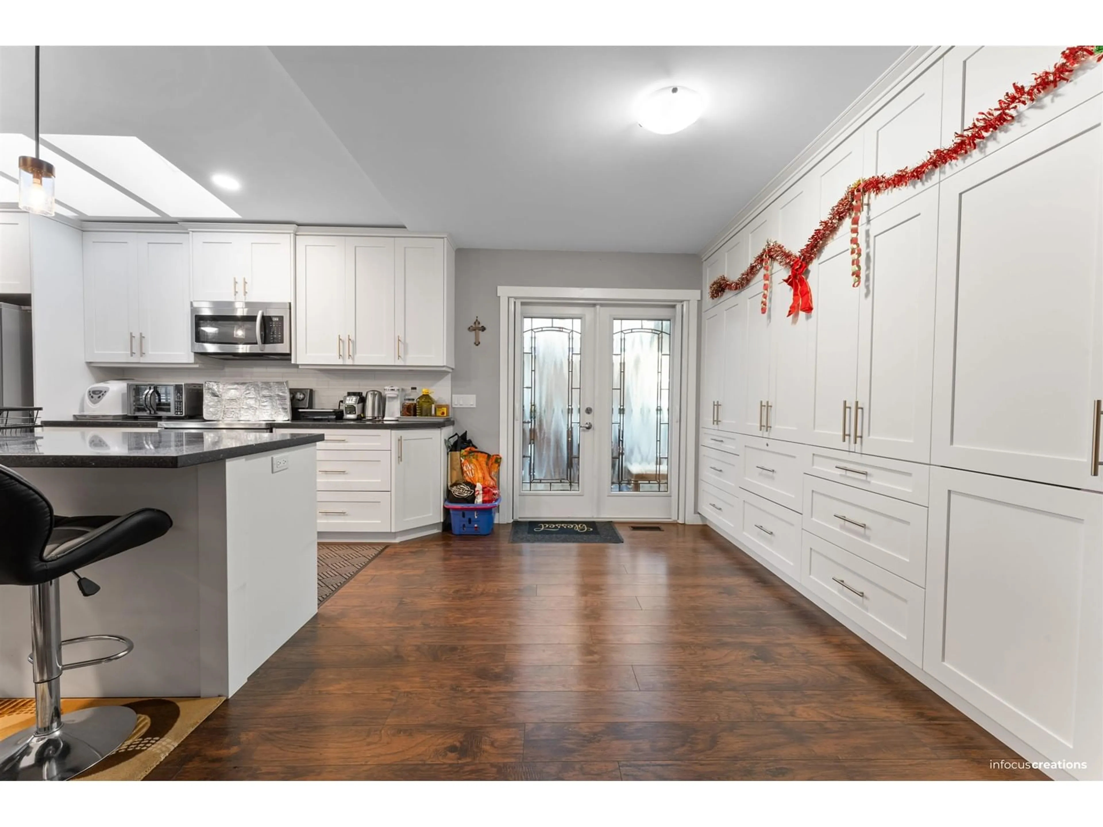 Open concept kitchen, wood/laminate floor for 9 1840 160 STREET, Surrey British Columbia V4A4X4