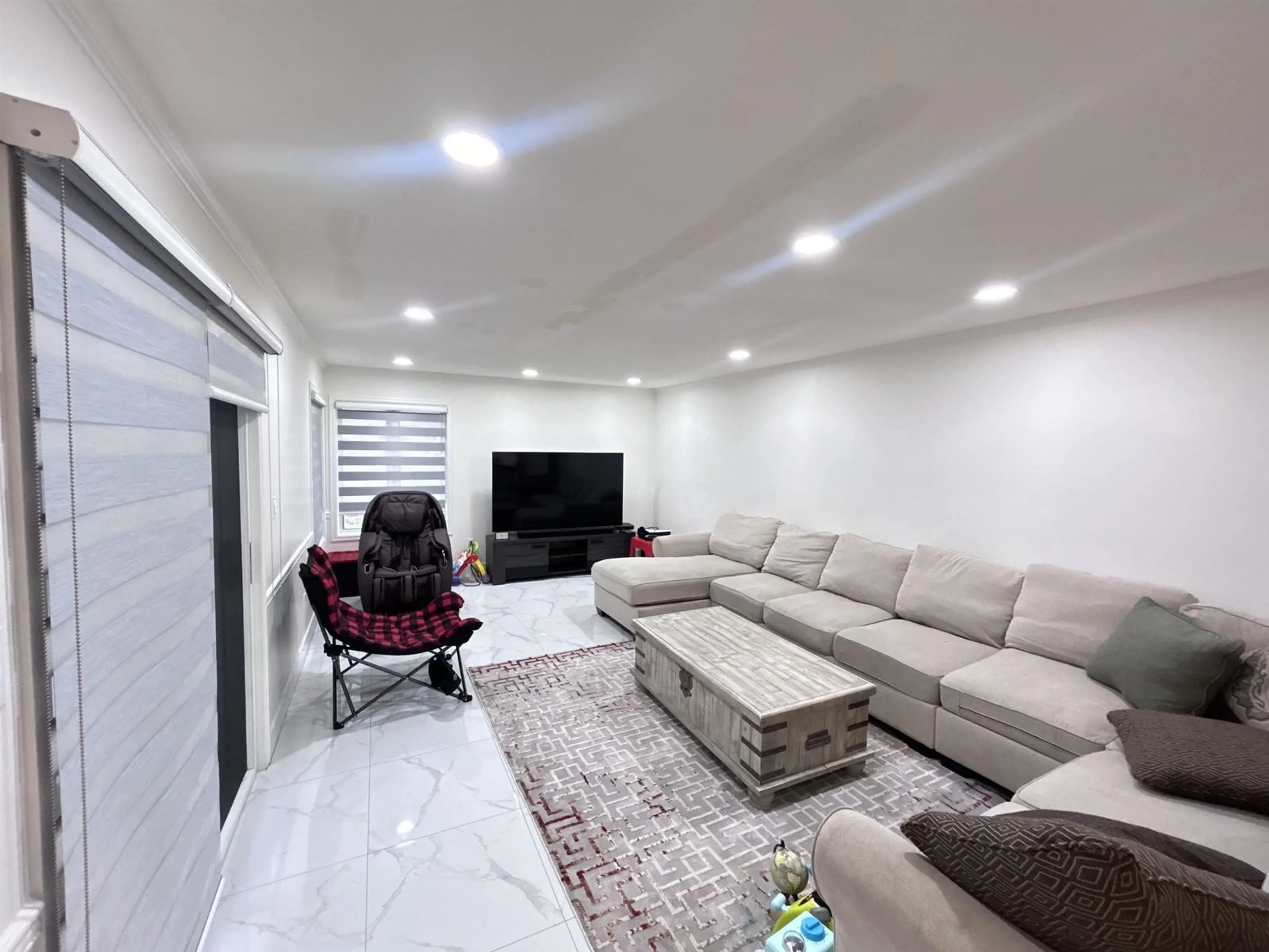 Living room with furniture, unknown for 32563 VERDON, Abbotsford British Columbia V2T7Y3