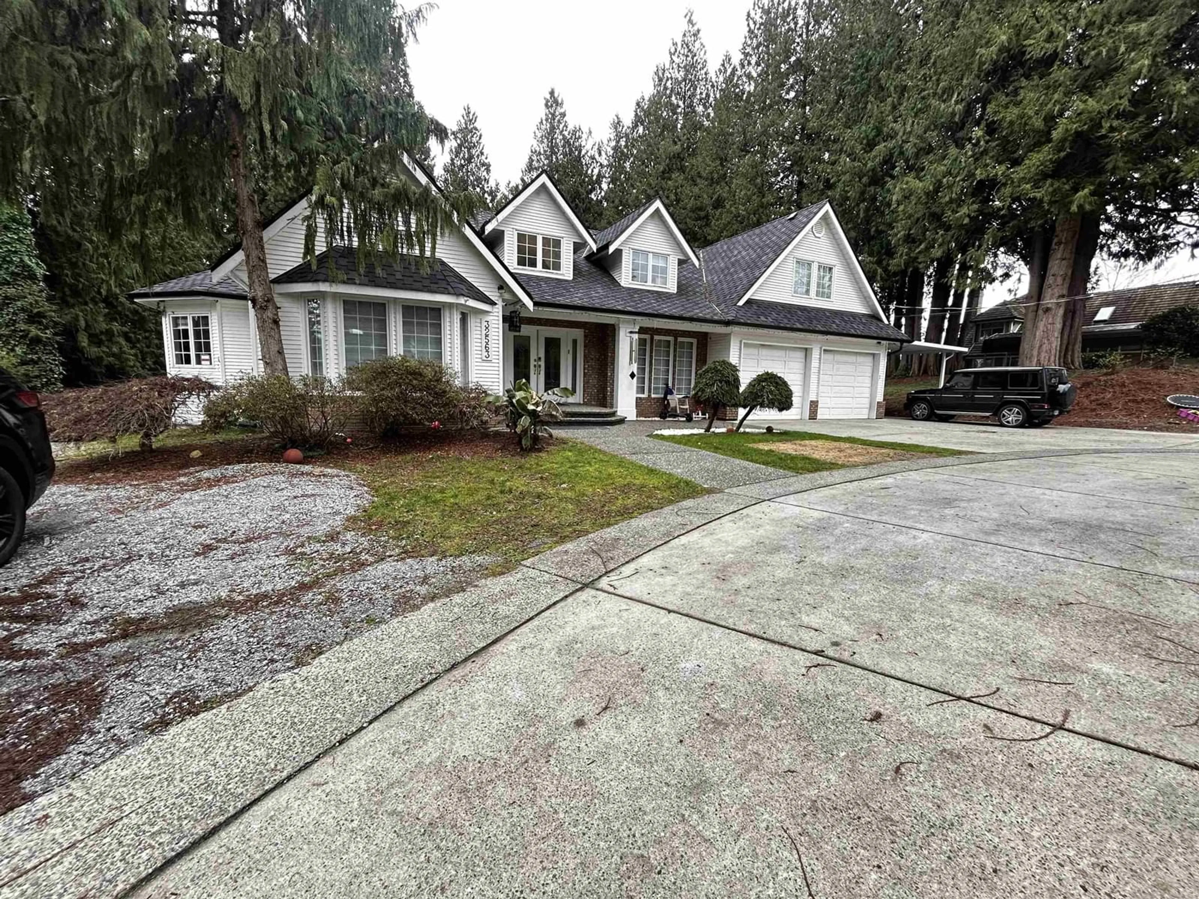 A pic from outside/outdoor area/front of a property/back of a property/a pic from drone, street for 32563 VERDON WAY, Abbotsford British Columbia V2T7Y3