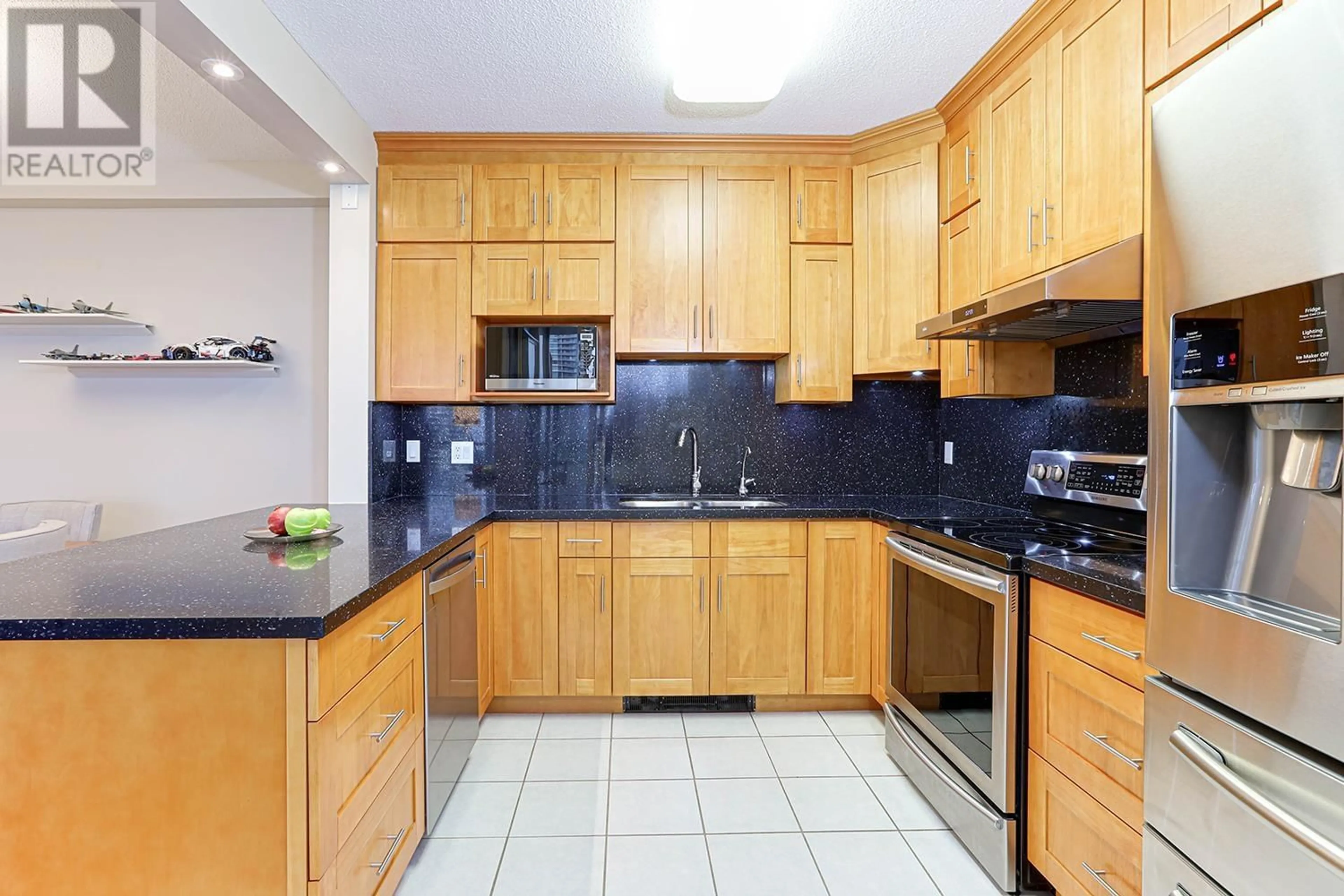 Standard kitchen, unknown for 12A 6128 PATTERSON AVENUE, Burnaby British Columbia V5H4P3