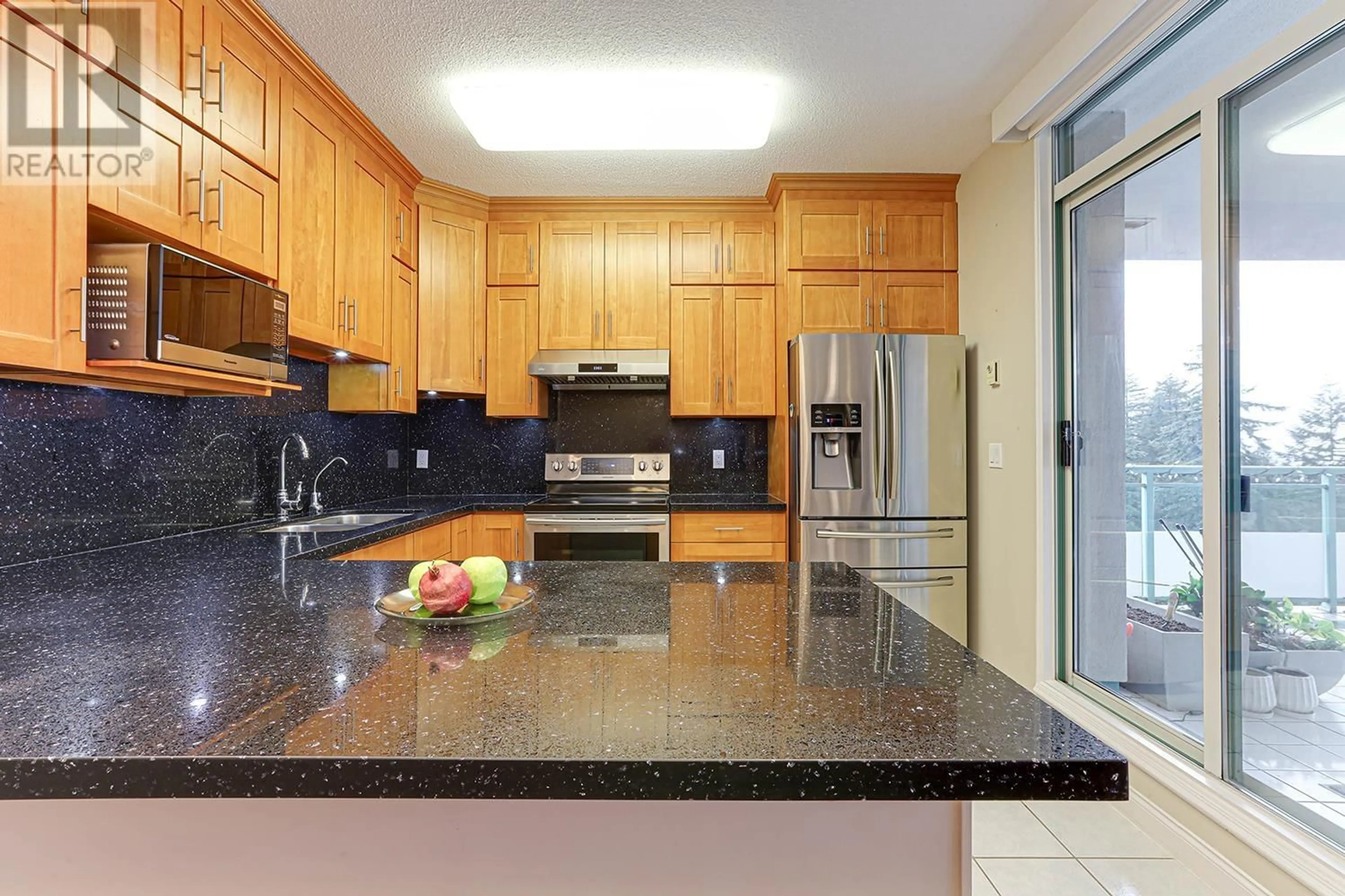 Standard kitchen, ceramic/tile floor for 12A 6128 PATTERSON AVENUE, Burnaby British Columbia V5H4P3