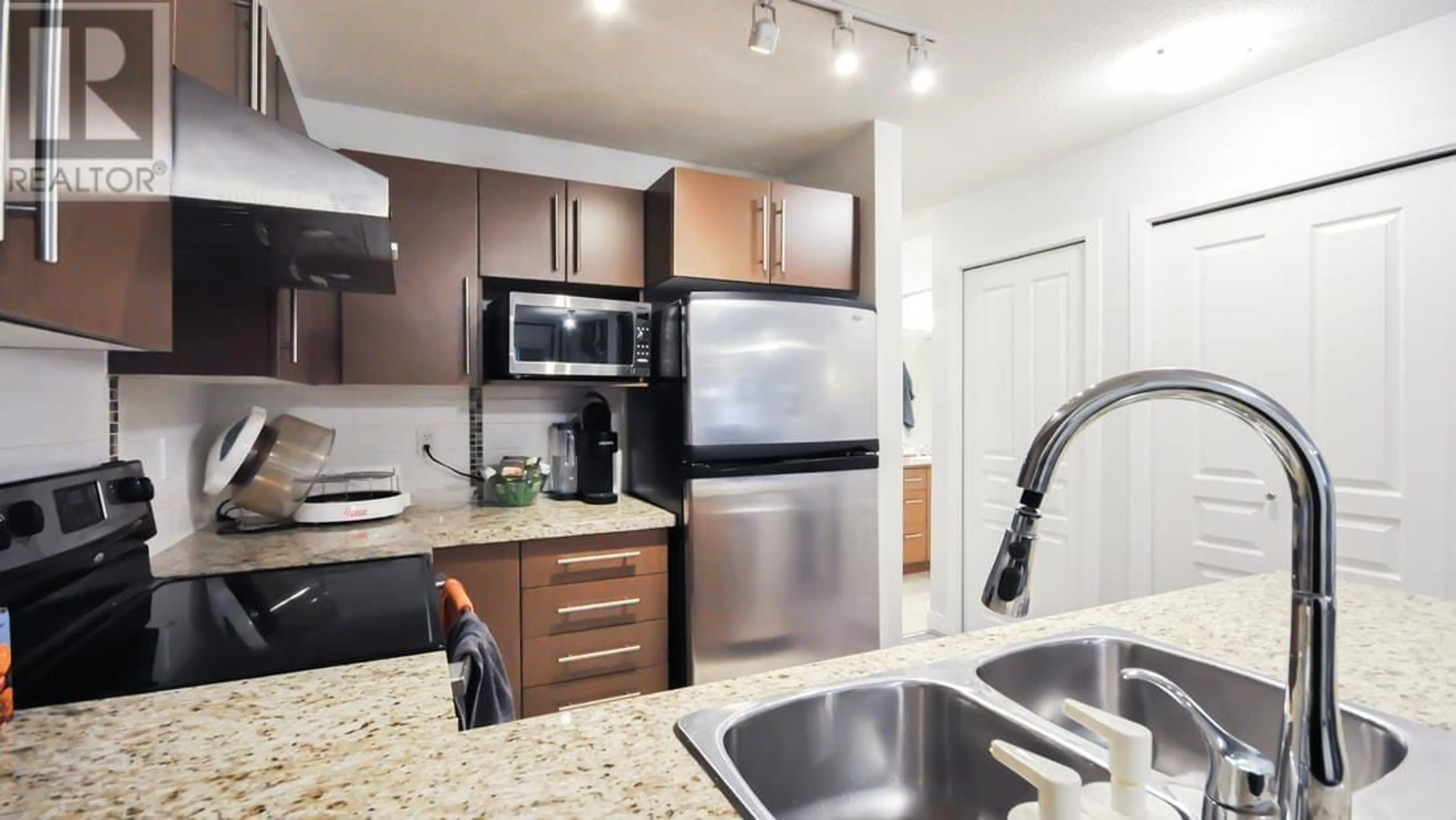 Standard kitchen, unknown for 107 2088 BETA AVENUE, Burnaby British Columbia V5C0C8