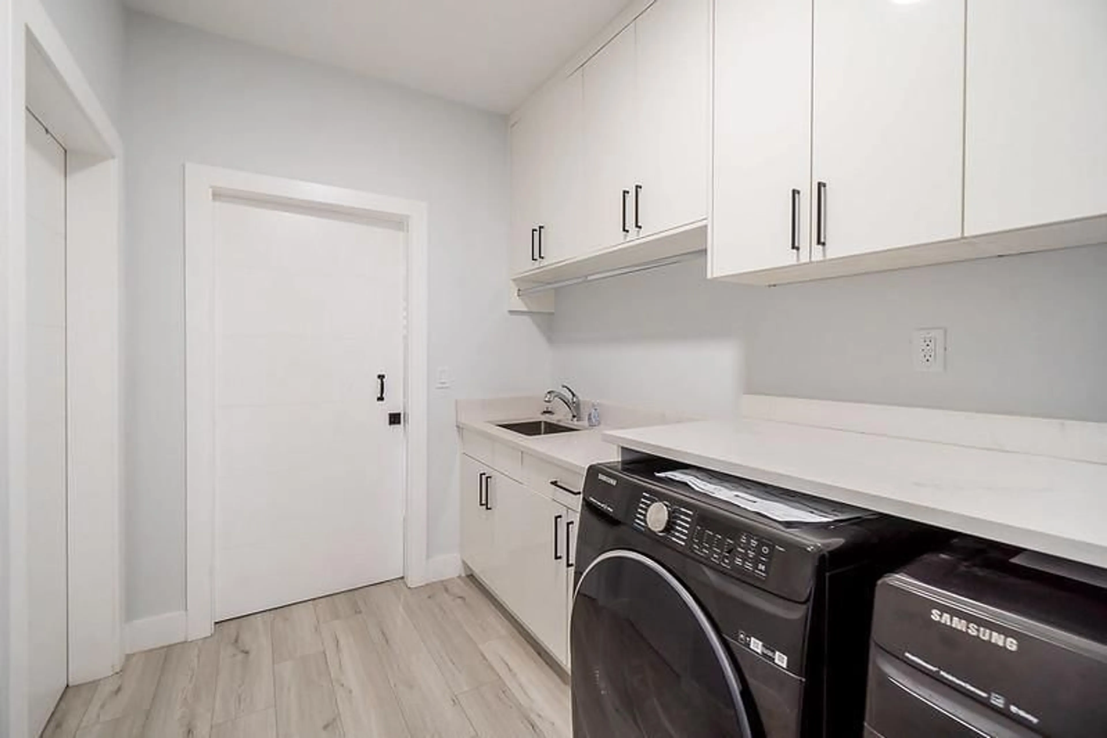 Laundry room for 32588 PEARDONVILLE ROAD, Abbotsford British Columbia V2S1T9