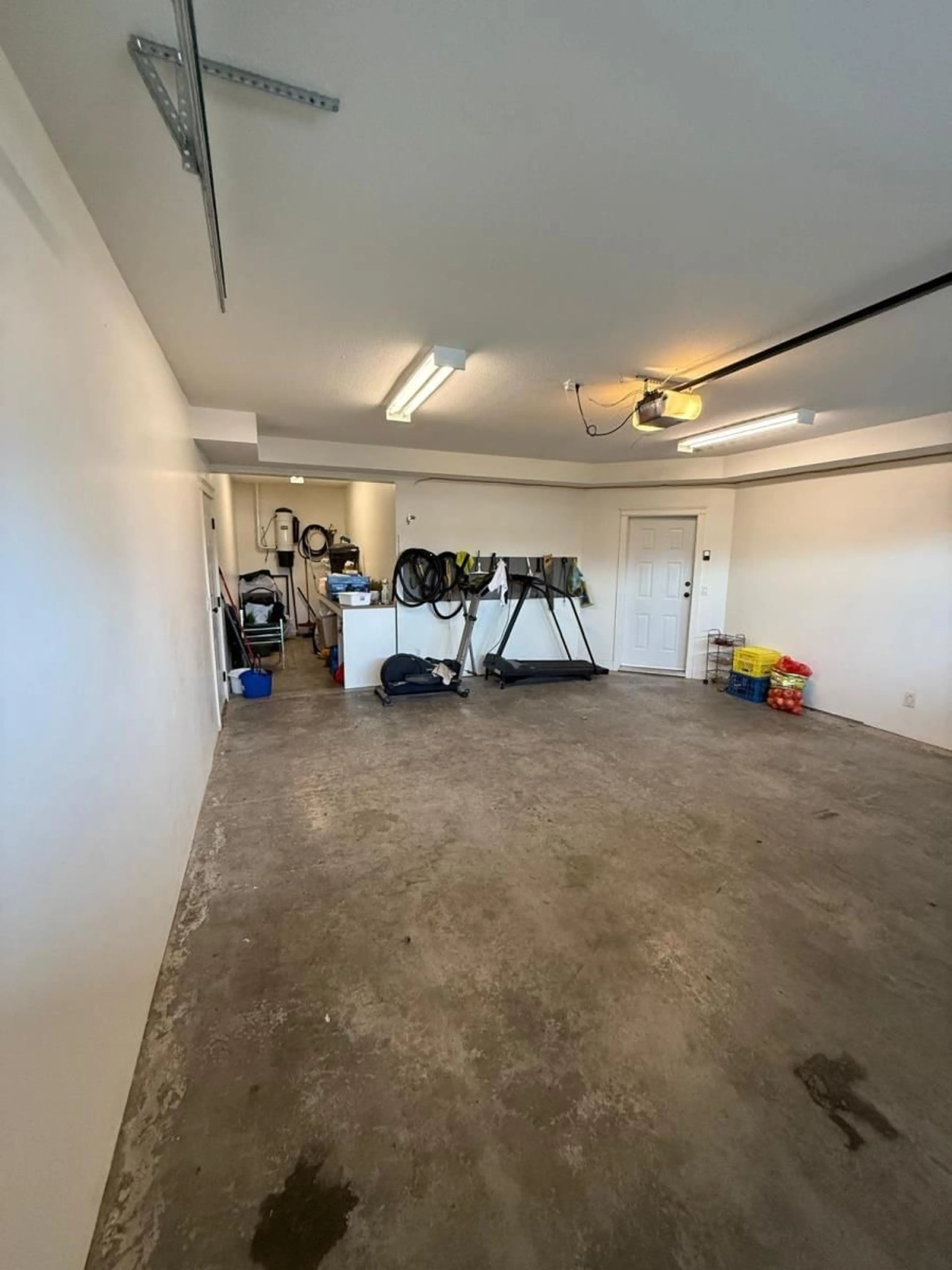 Indoor garage for 9609 ST. DAVID STREET|Chilliwack Proper , Chilliwack British Columbia V2P5B5