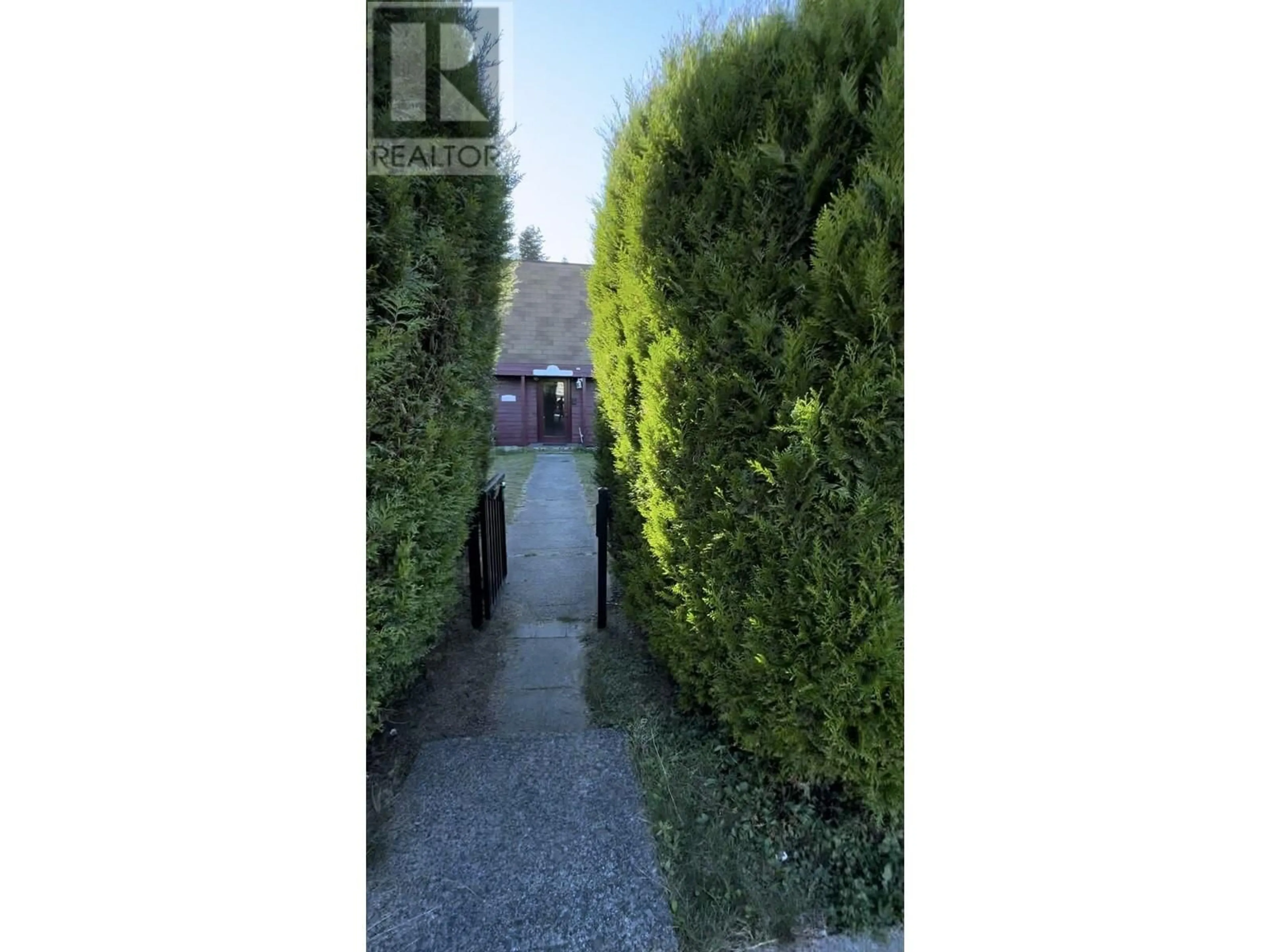 A pic from outside/outdoor area/front of a property/back of a property/a pic from drone, street for 5333 BARKER AVENUE, Burnaby British Columbia V5H2N6