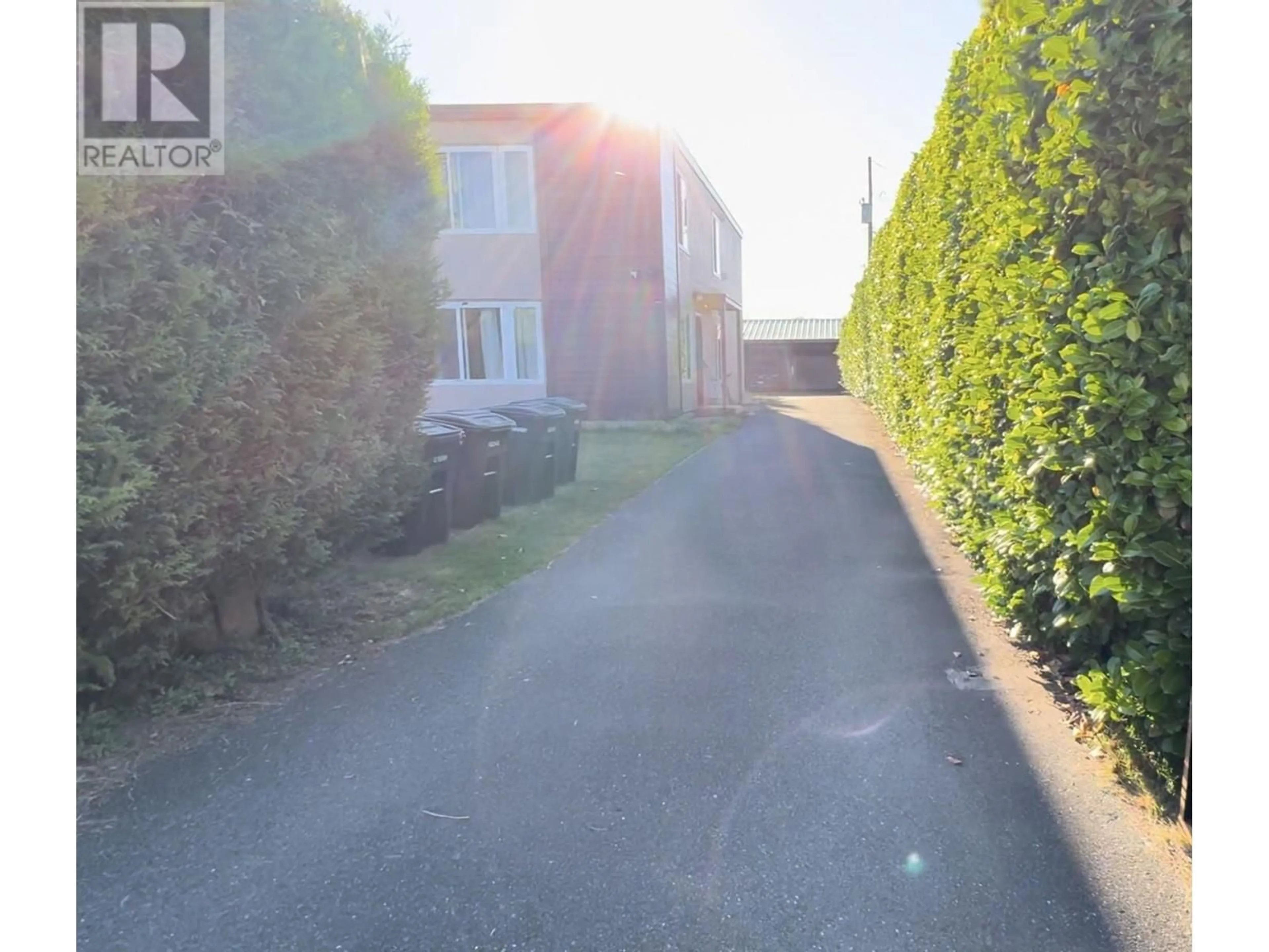 A pic from outside/outdoor area/front of a property/back of a property/a pic from drone, street for 5333 BARKER AVENUE, Burnaby British Columbia V5H2N6