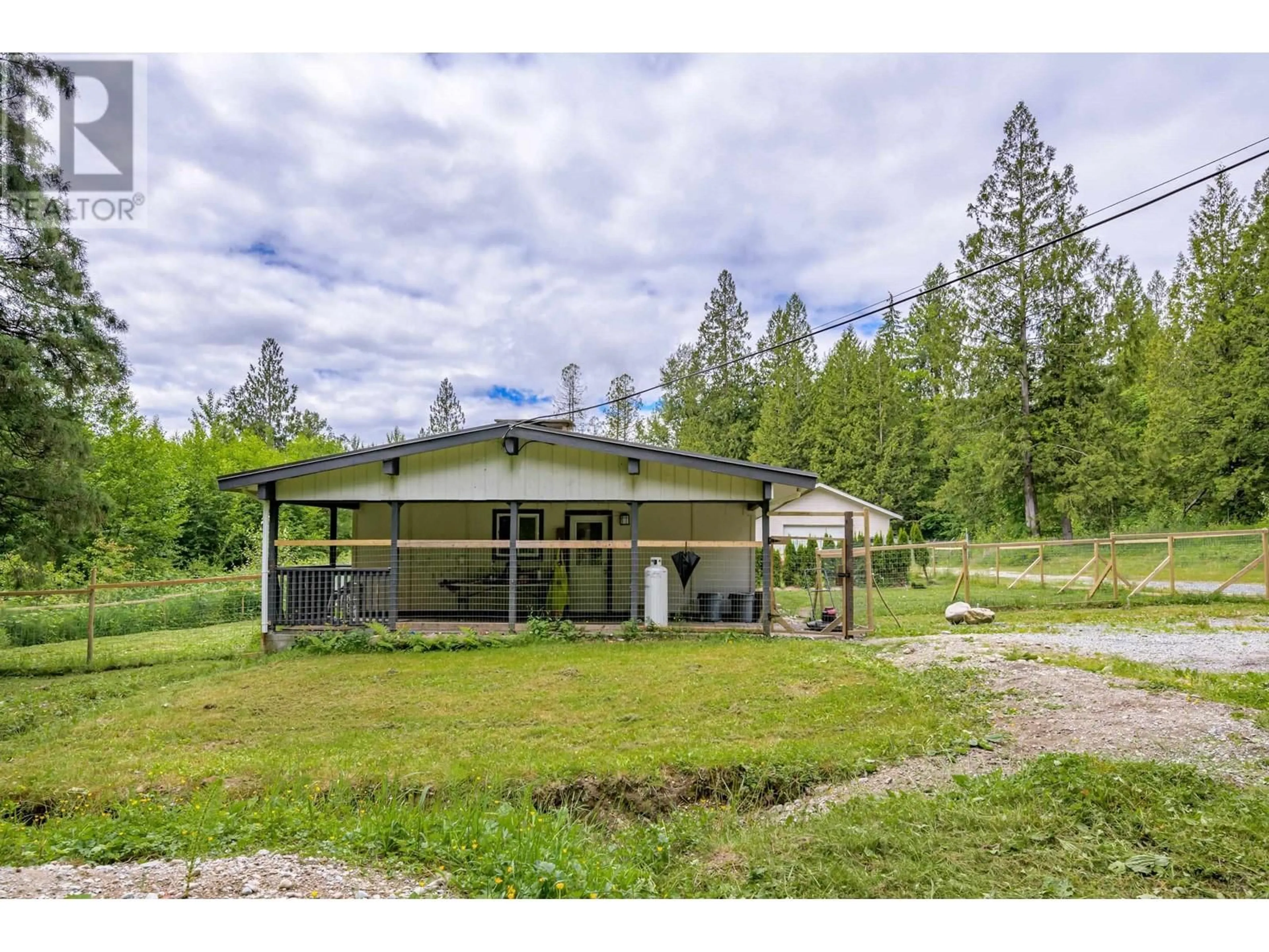 A pic from outside/outdoor area/front of a property/back of a property/a pic from drone, mountain view for 10177 267 STREET, Maple Ridge British Columbia V2W1R1