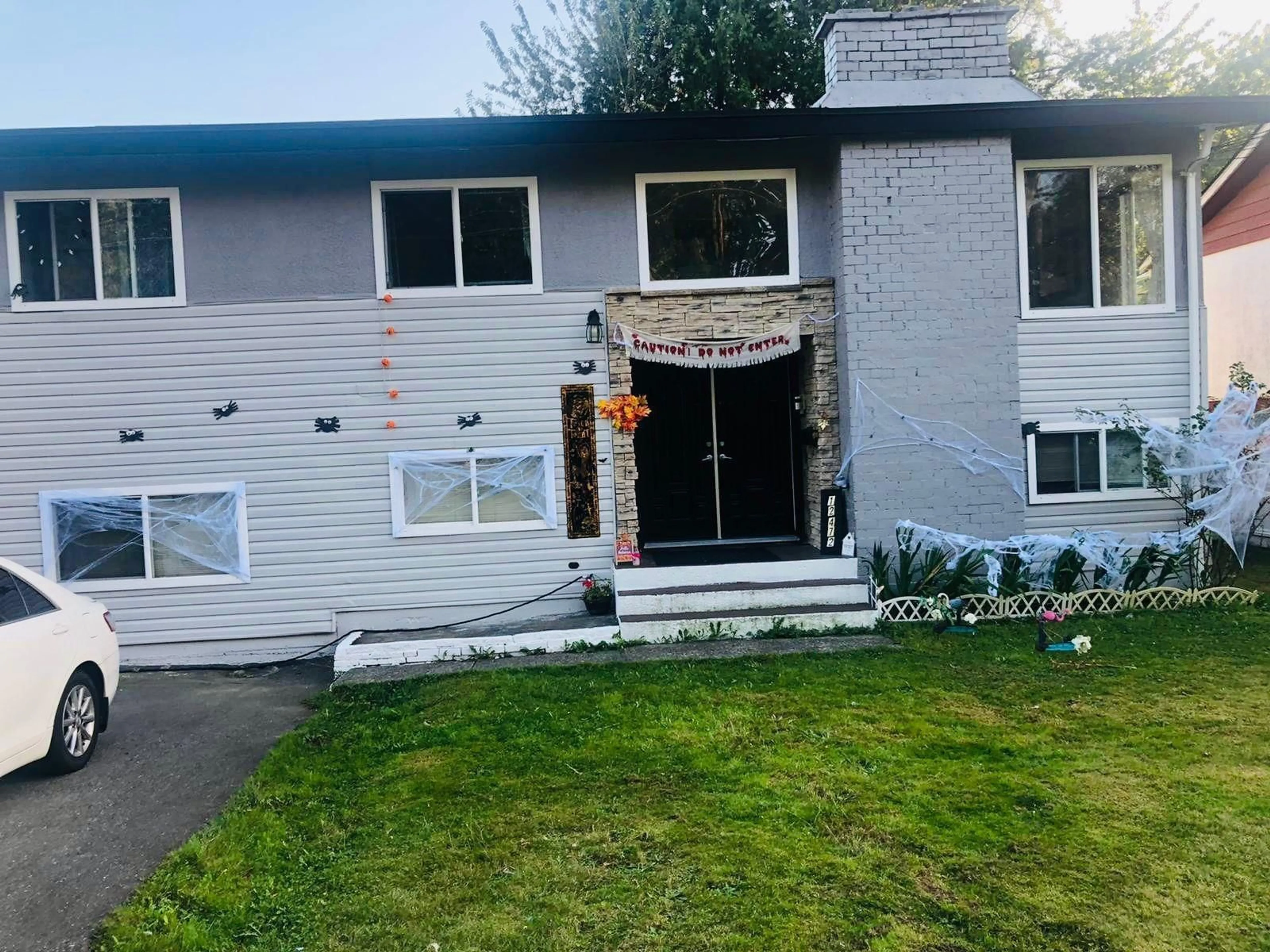 A pic from outside/outdoor area/front of a property/back of a property/a pic from drone, unknown for 12472 100 AVENUE, Surrey British Columbia V3V2X5