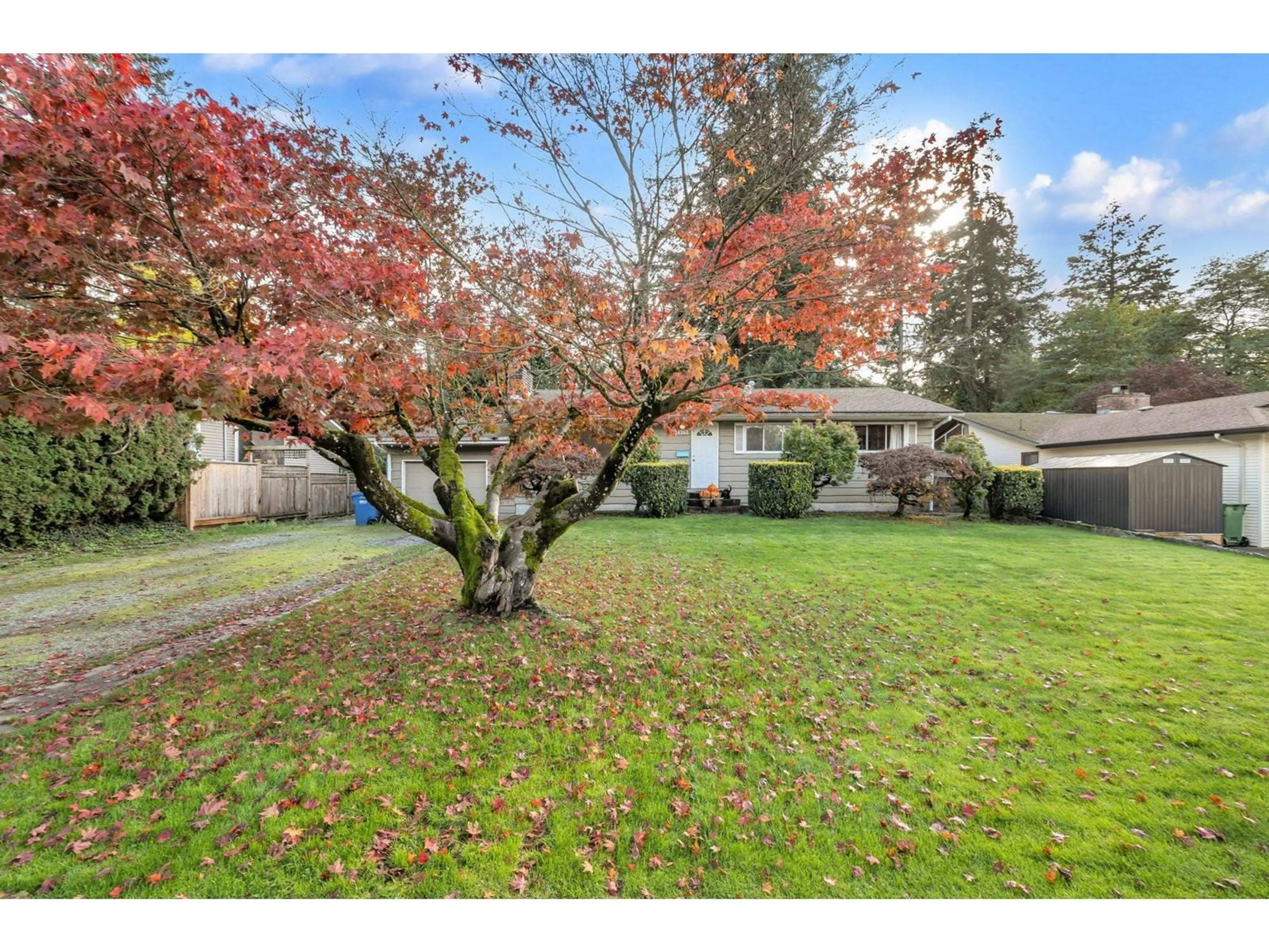 A pic from outside/outdoor area/front of a property/back of a property/a pic from drone, unknown for 34268 REDWOOD AVENUE, Abbotsford British Columbia V2S2T7