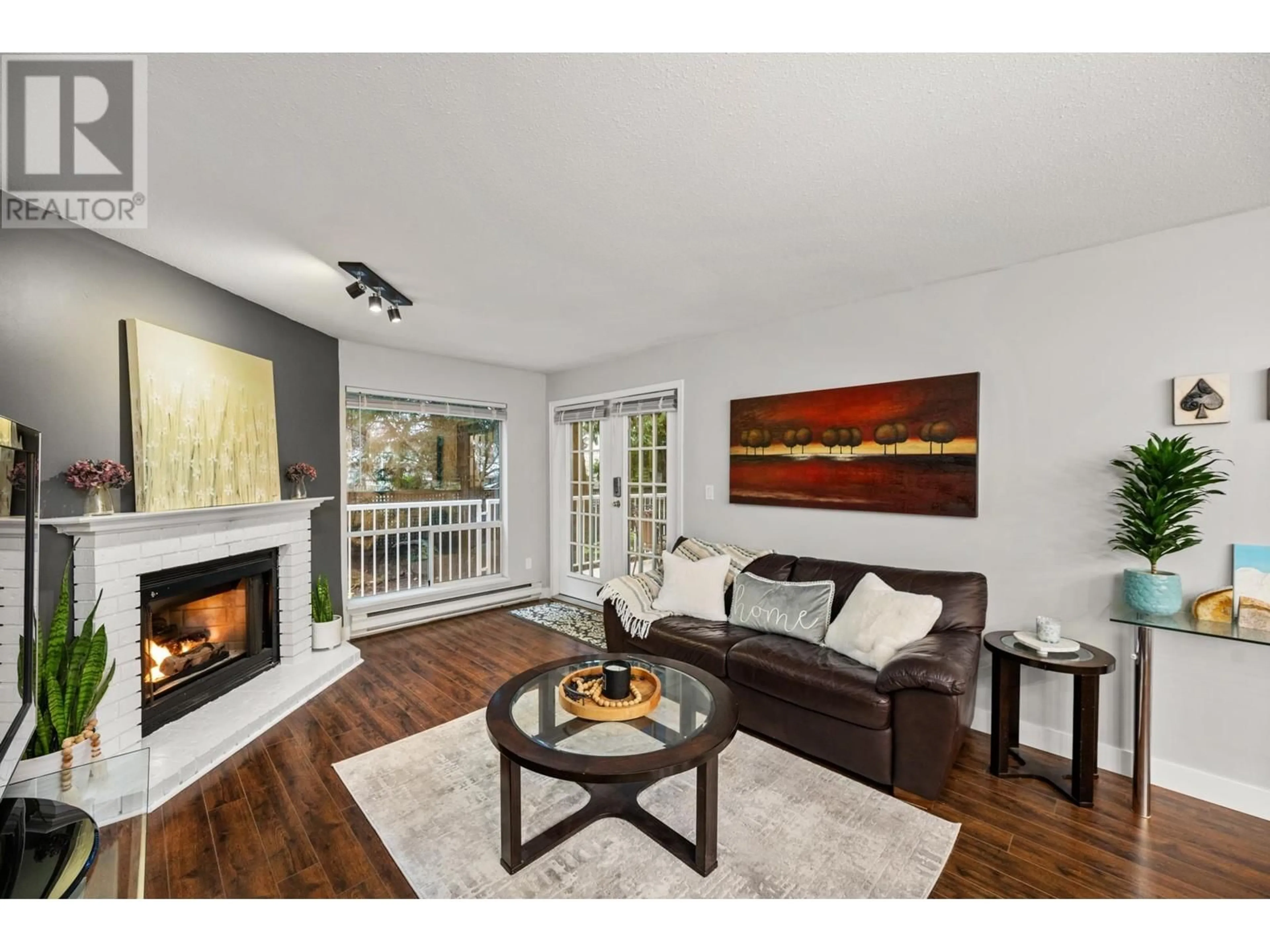 Living room with furniture, wood/laminate floor for 108 1441 GARDEN PLACE, Delta British Columbia V4M3Z2