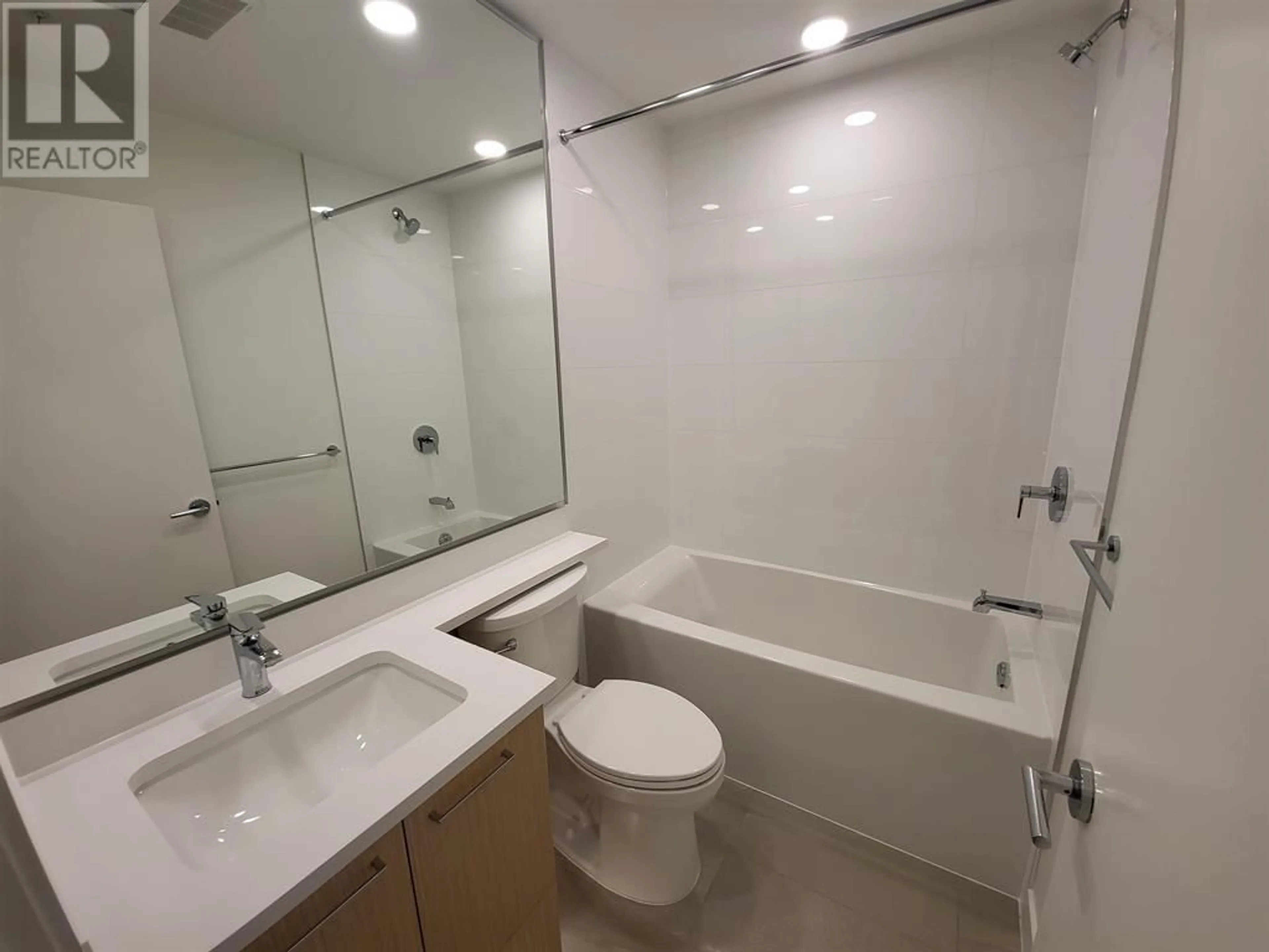 Standard bathroom, floor is not visible for 318 7599 15TH STREET, Burnaby British Columbia V3N0H9