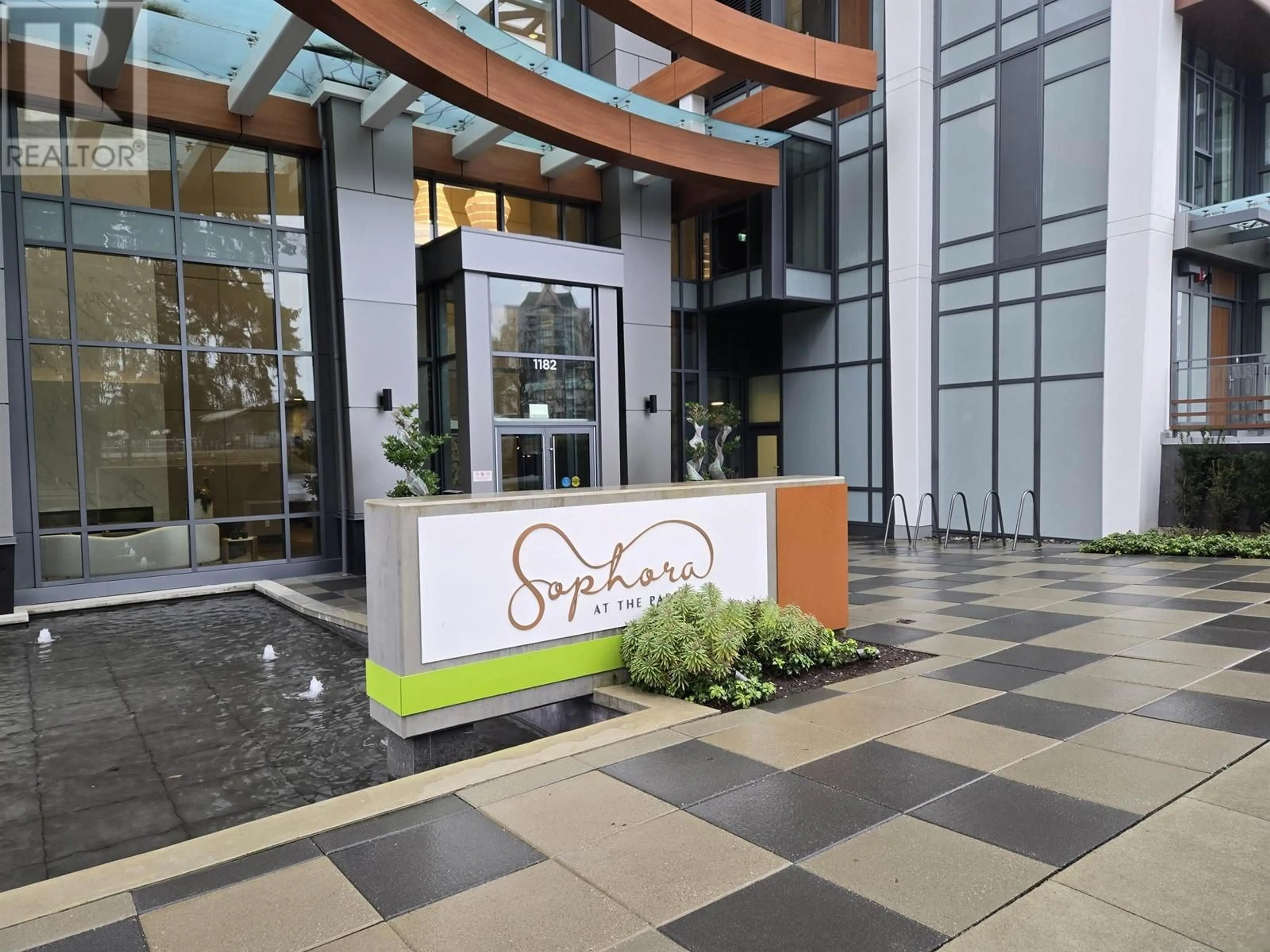 Indoor foyer for 1907 - 1182 WESTWOOD STREET, Coquitlam British Columbia V3B0T9