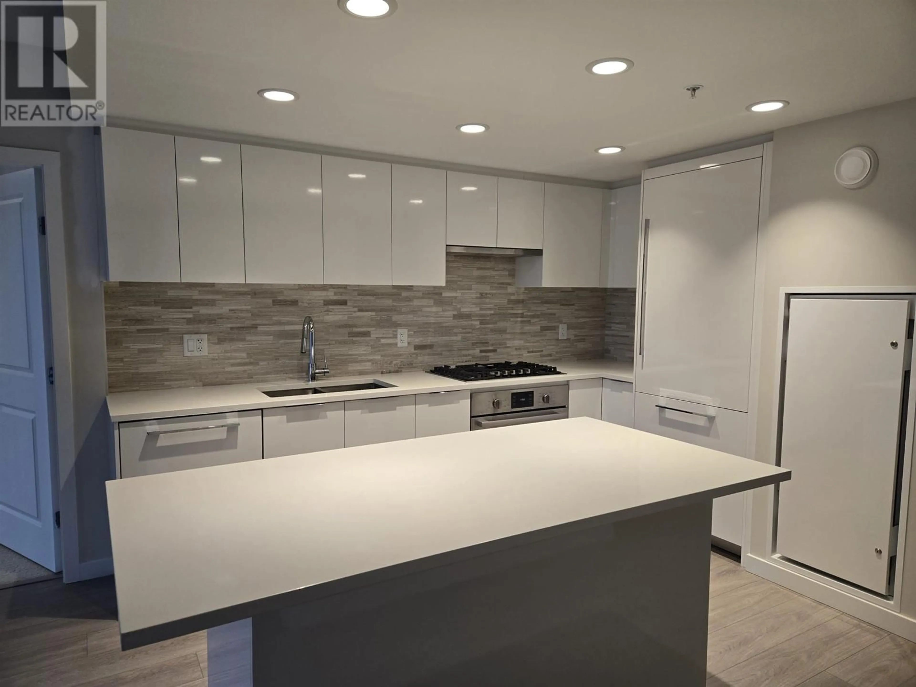 Contemporary kitchen, ceramic/tile floor for 1907 - 1182 WESTWOOD STREET, Coquitlam British Columbia V3B0T9