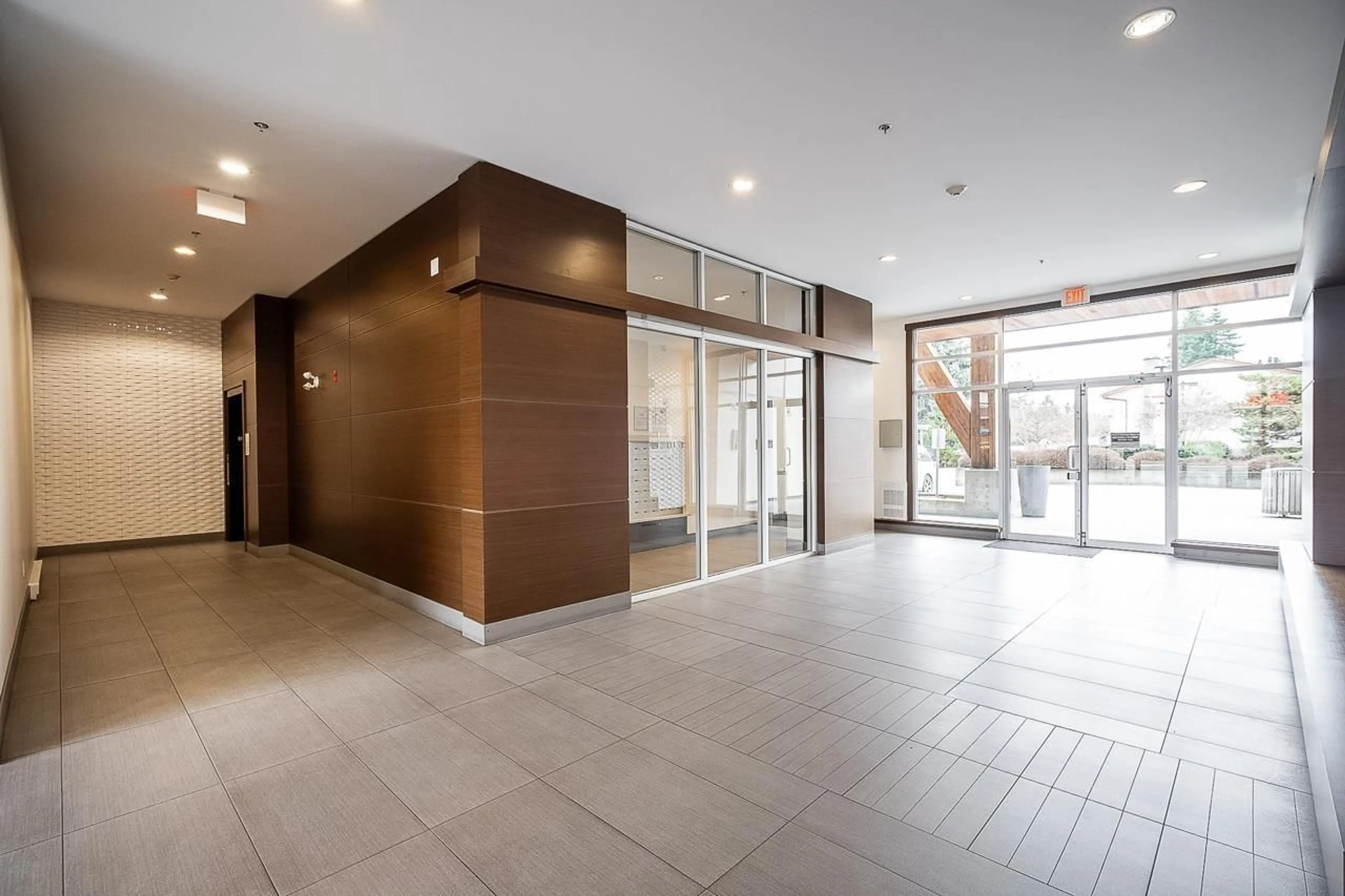 Indoor foyer for 311 - 7511 120, Delta British Columbia V4C0C1