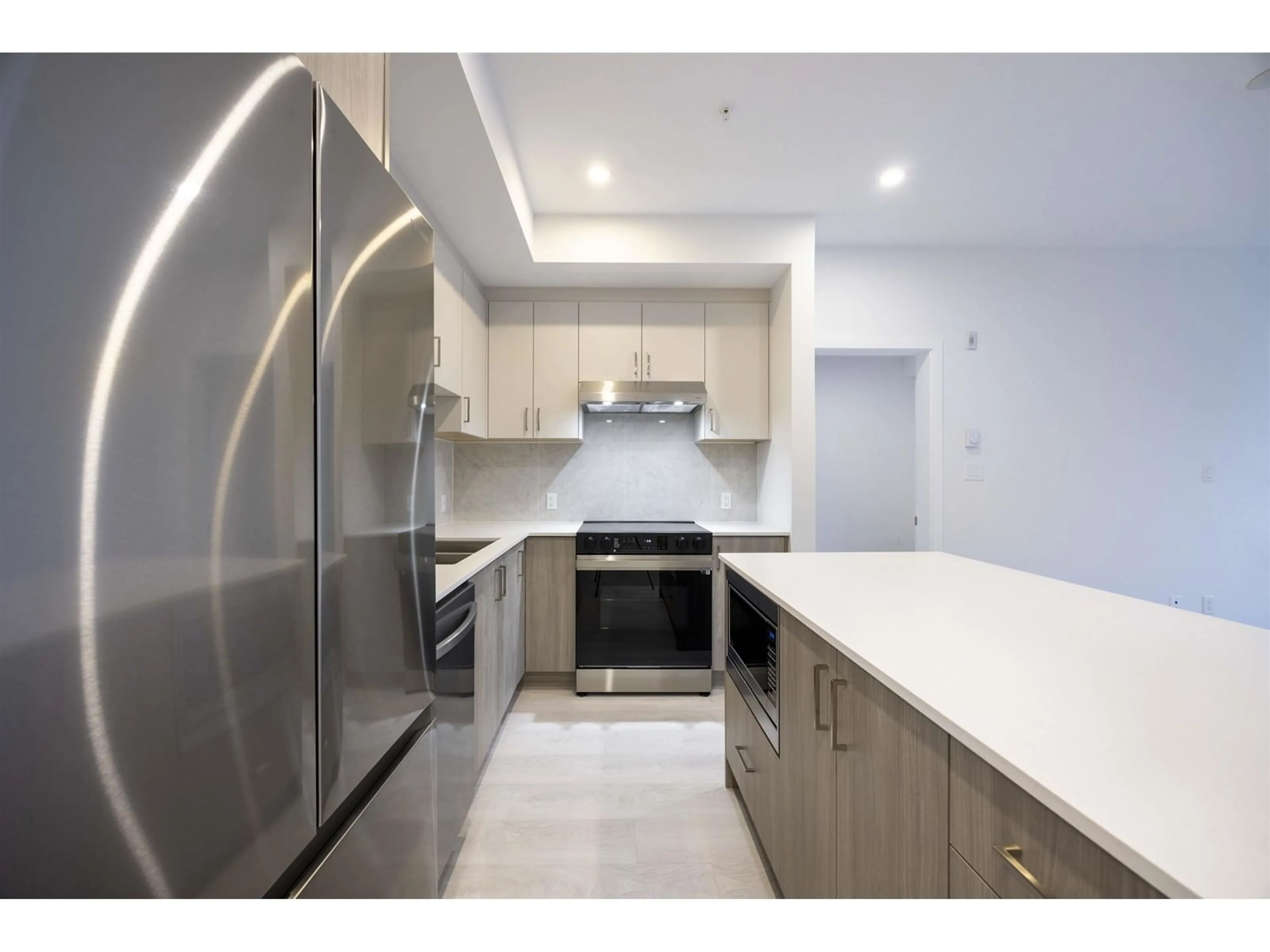 Standard kitchen, unknown for 302 13838 108 AVENUE, Surrey British Columbia V3T0T8