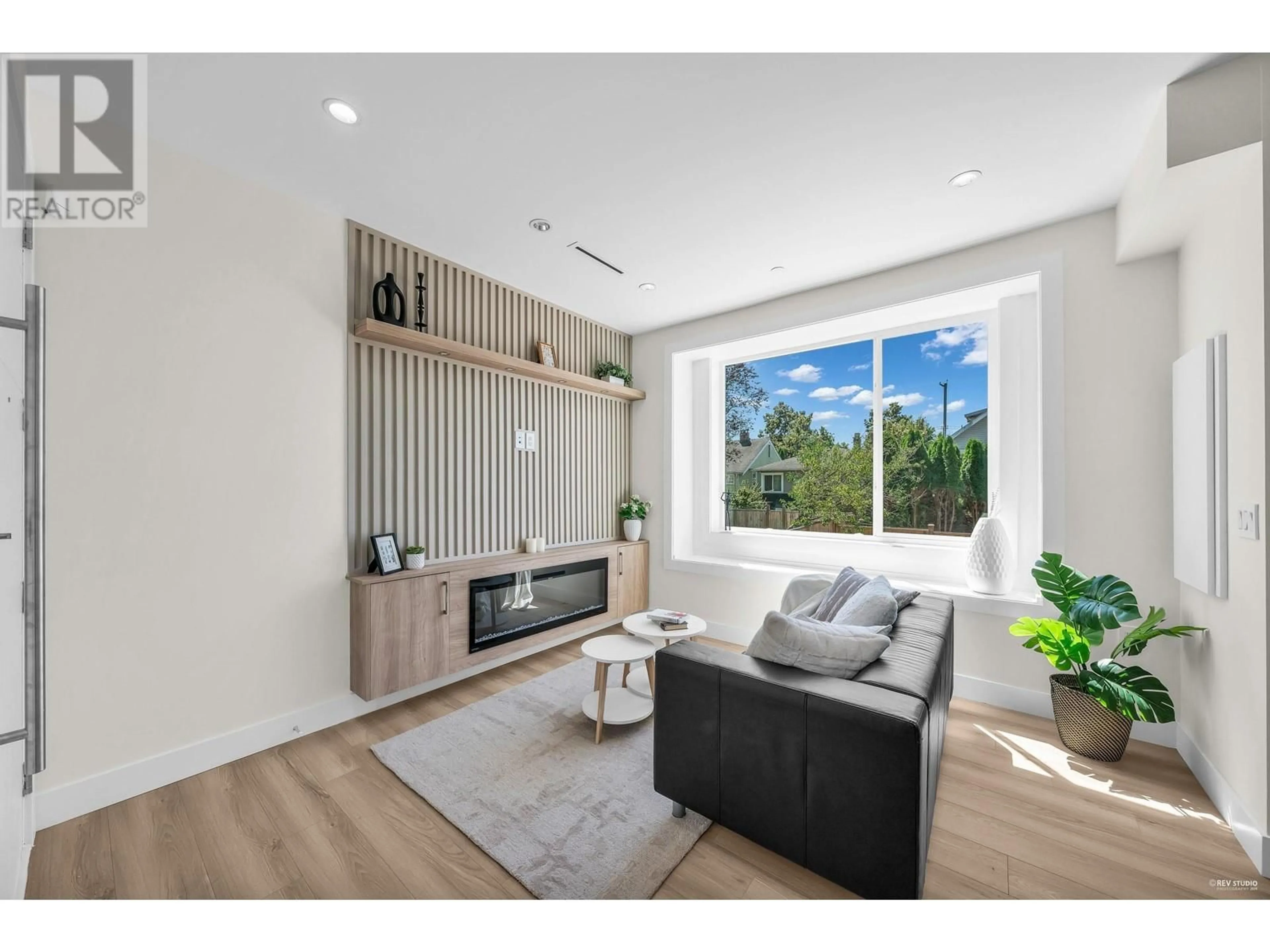 Living room with furniture, wood/laminate floor for 2 3320 E 44TH AVENUE, Vancouver British Columbia V5R3B4