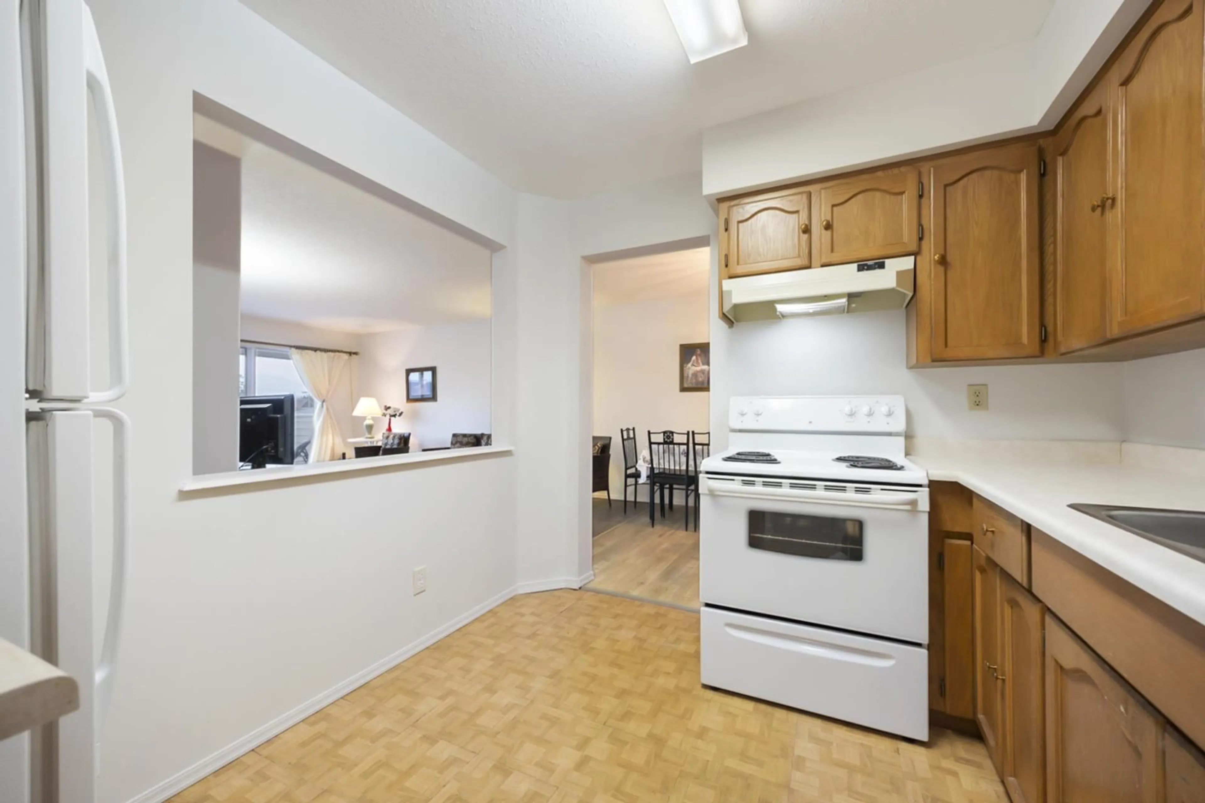 Standard kitchen, unknown for 210 8725 ELM DRIVE, Chilliwack British Columbia V2P4Y3