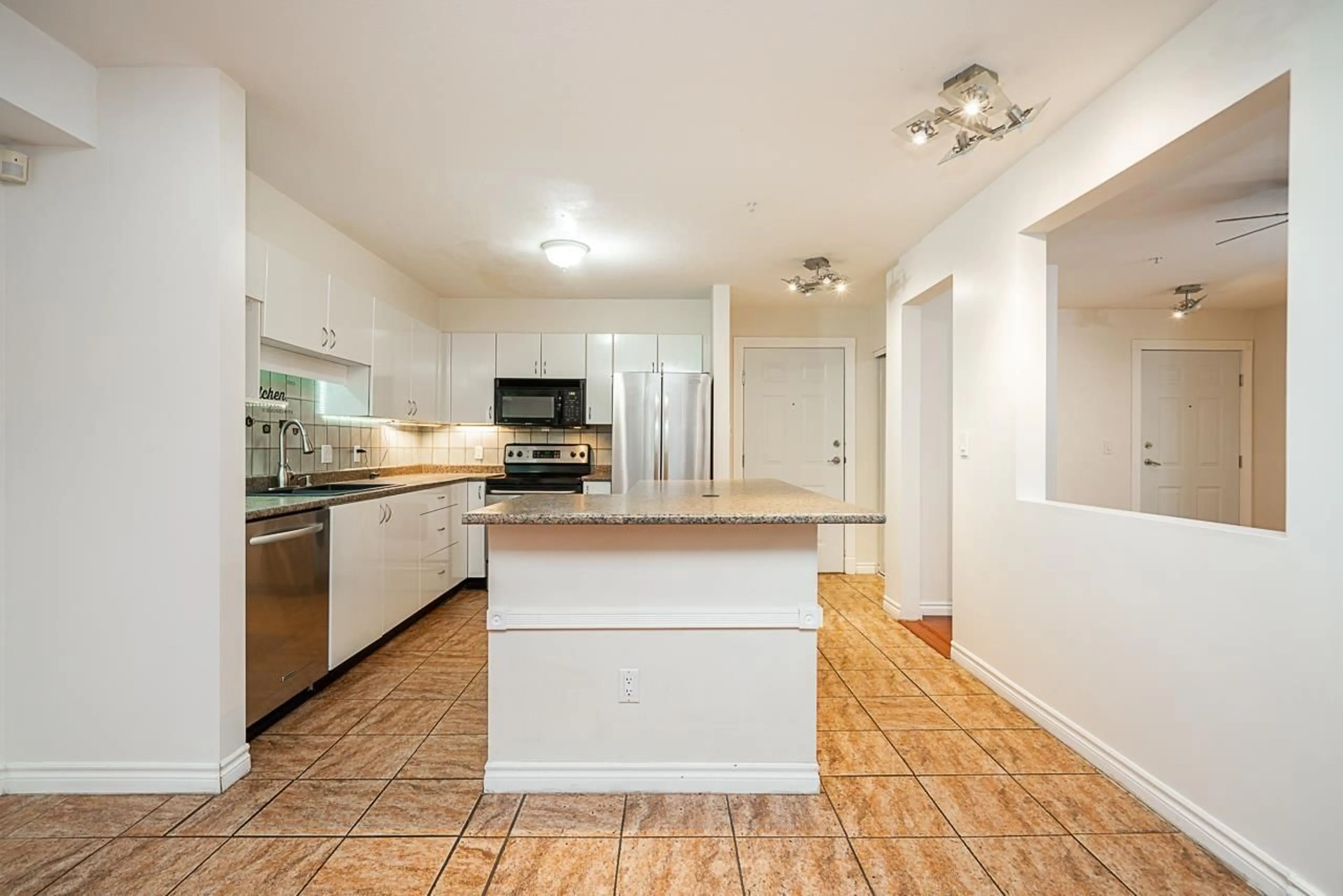 Standard kitchen, ceramic/tile floor for 208 9668 148 STREET, Surrey British Columbia V3R0W2